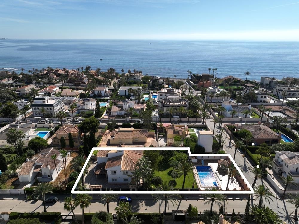 8 Bed, 4 Bath, HouseFor Sale, Cabo Roig, Alicante