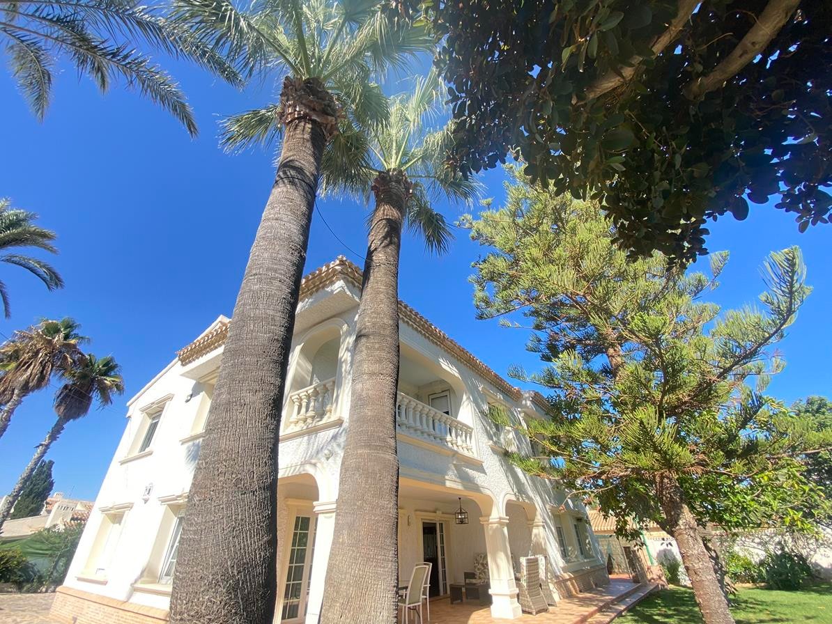 8 Bed, 4 Bath, HouseFor Sale, Cabo Roig, Alicante
