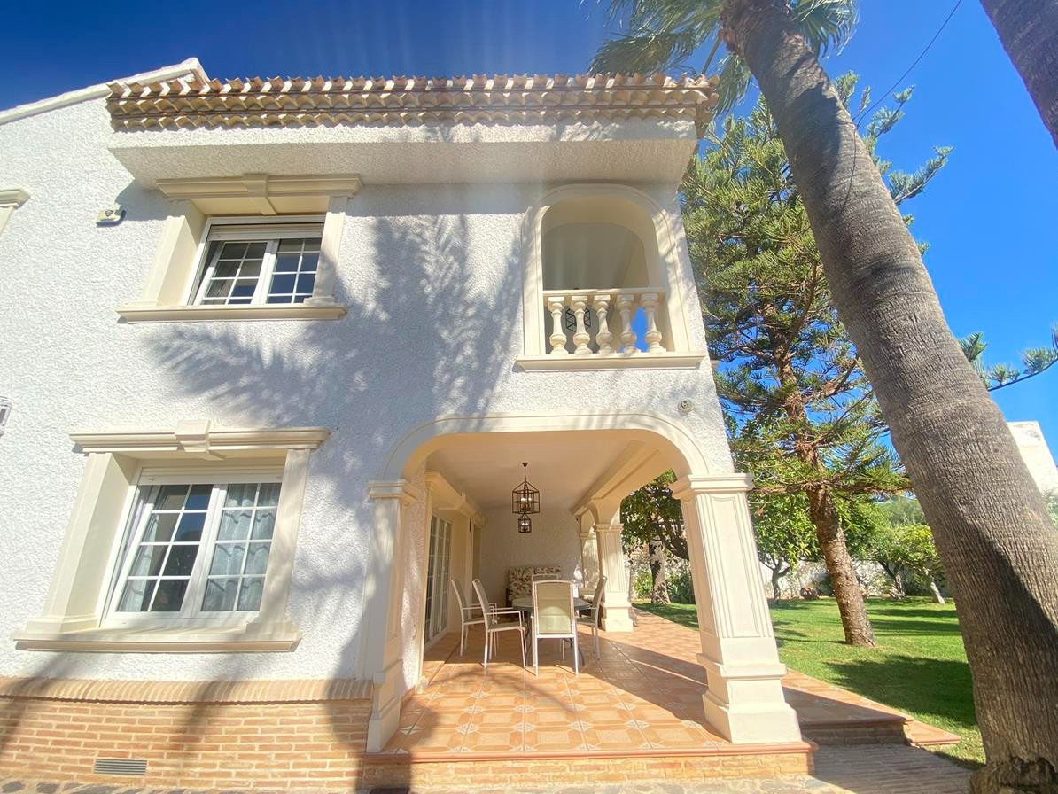 8 Bed, 4 Bath, HouseFor Sale, Cabo Roig, Alicante
