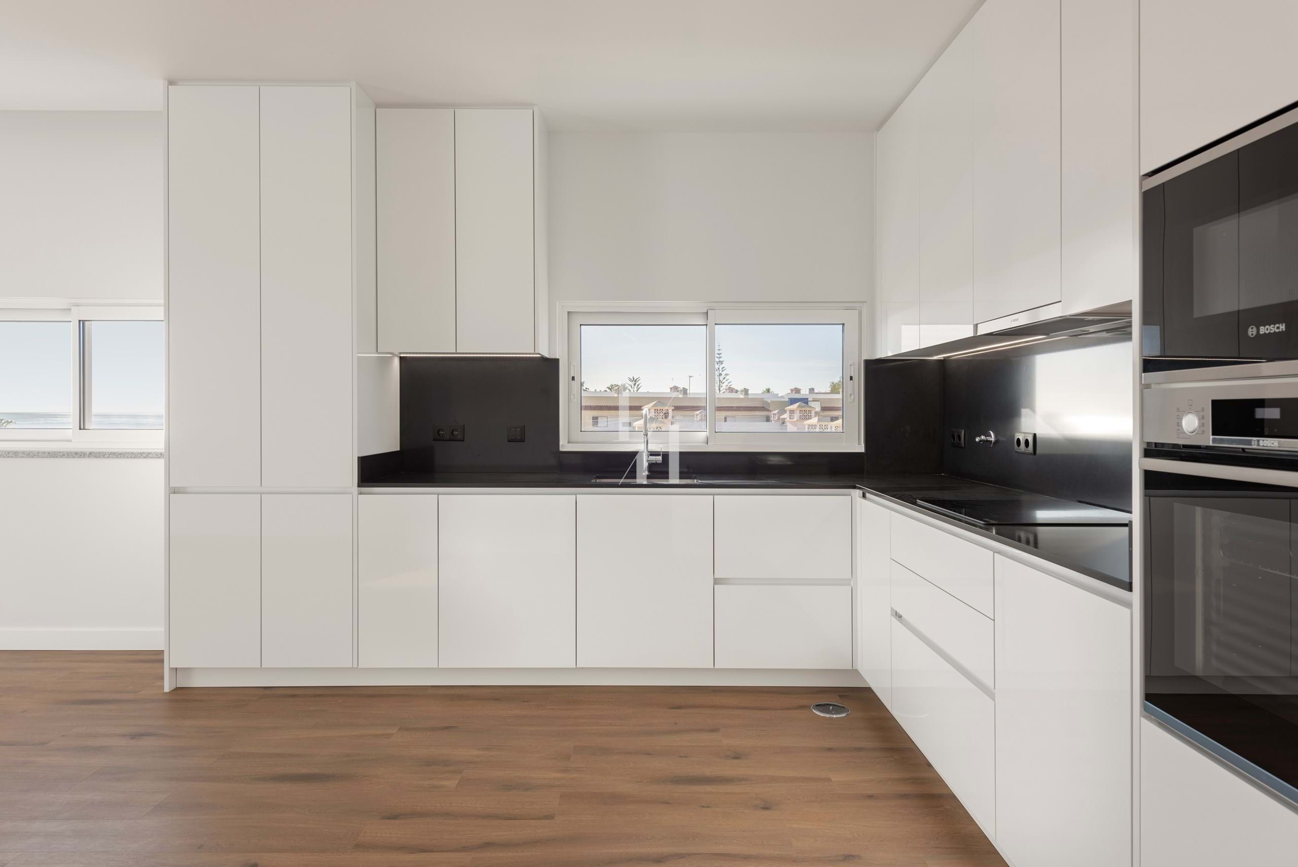 3 Bed, 2 Bath, ApartmentFor Sale, Albufeira, Faro, 8200-110