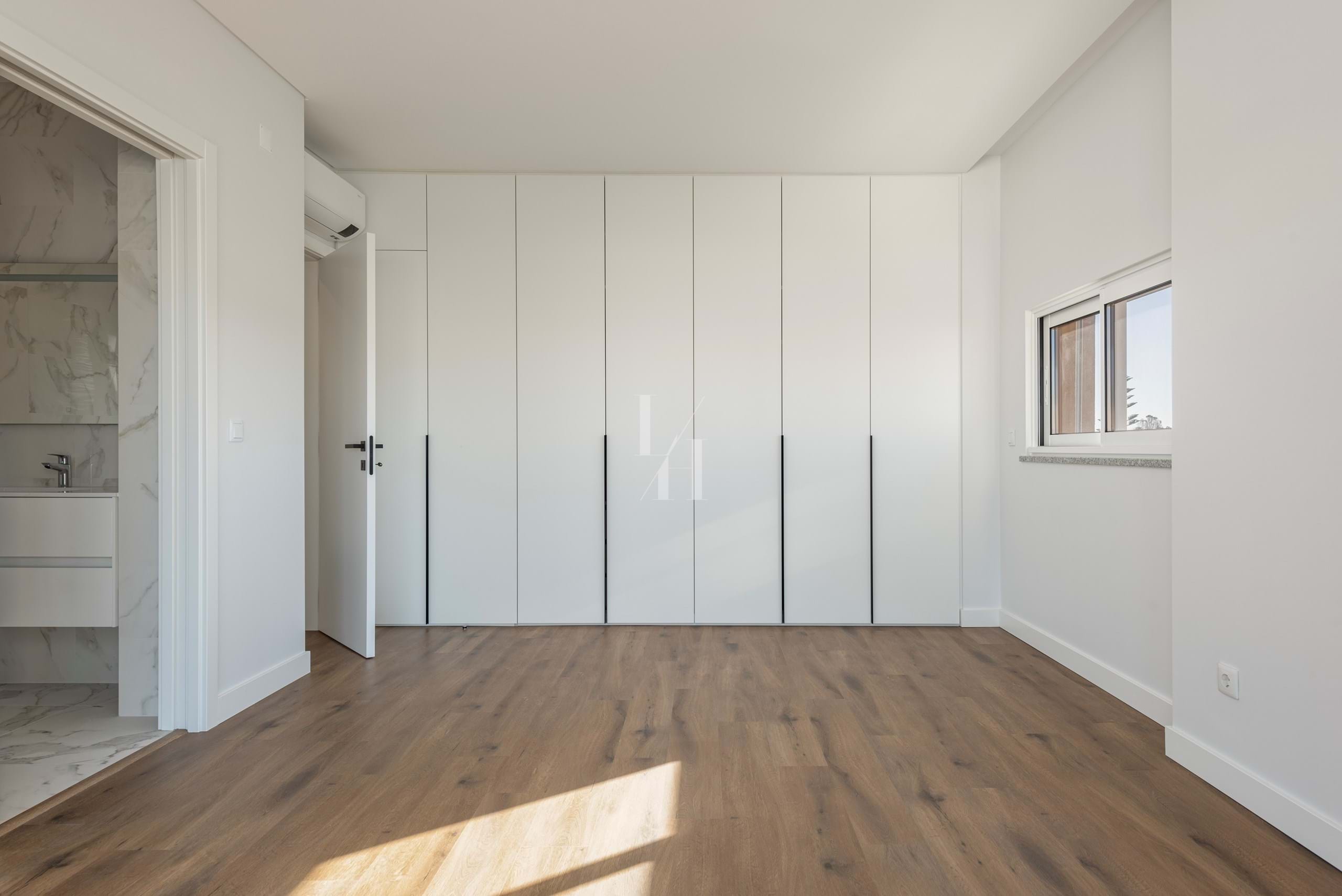 3 Bed, 2 Bath, ApartmentFor Sale, Albufeira, Faro, 8200-110