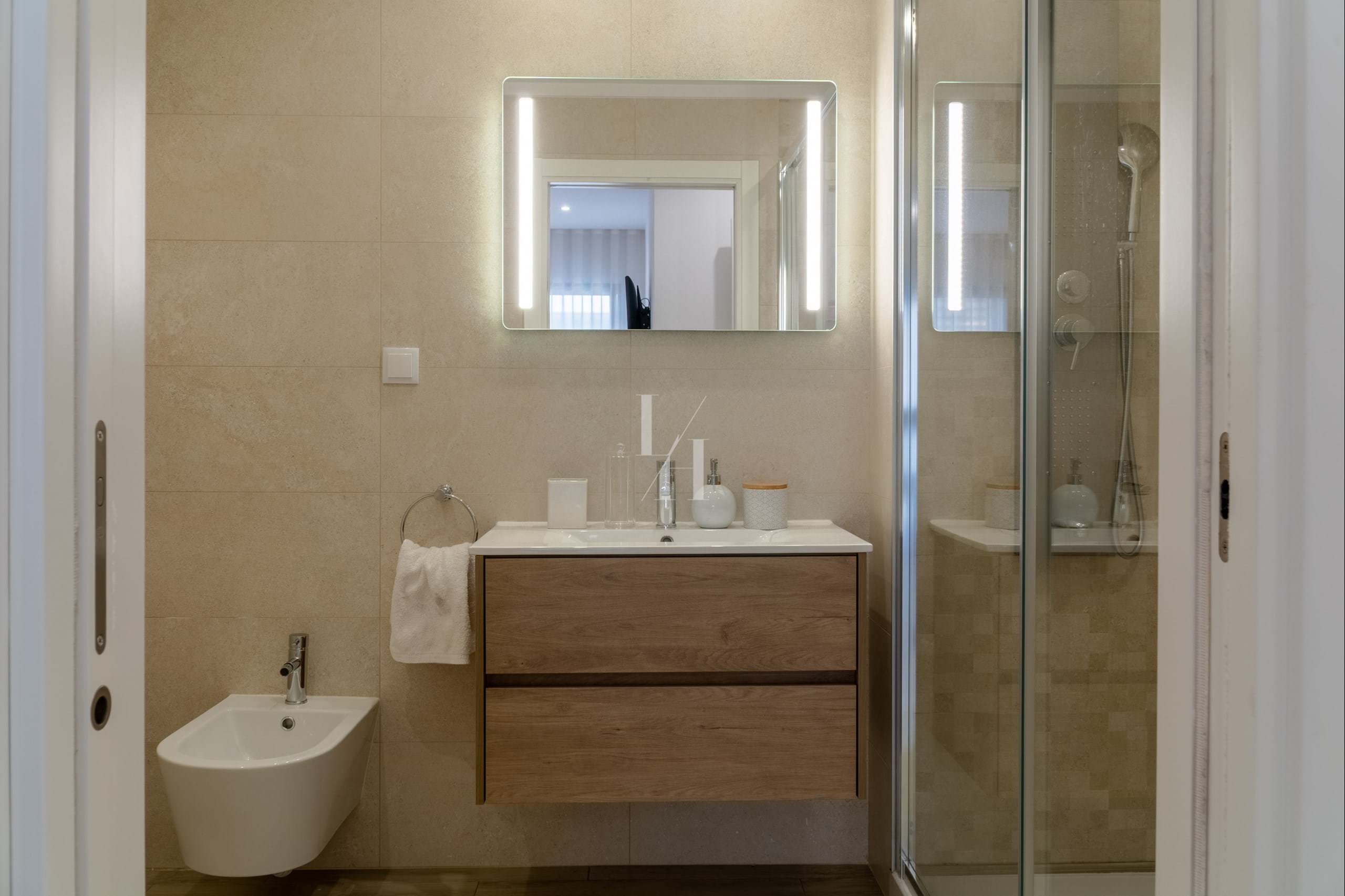 3 Bed, 2 Bath, ApartmentFor Sale, Faro, Faro, 8005-278