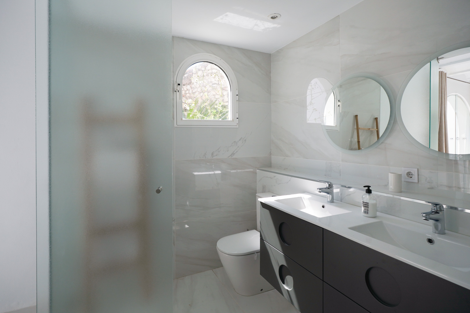 3 Bed, 2 Bath, HouseFor Sale