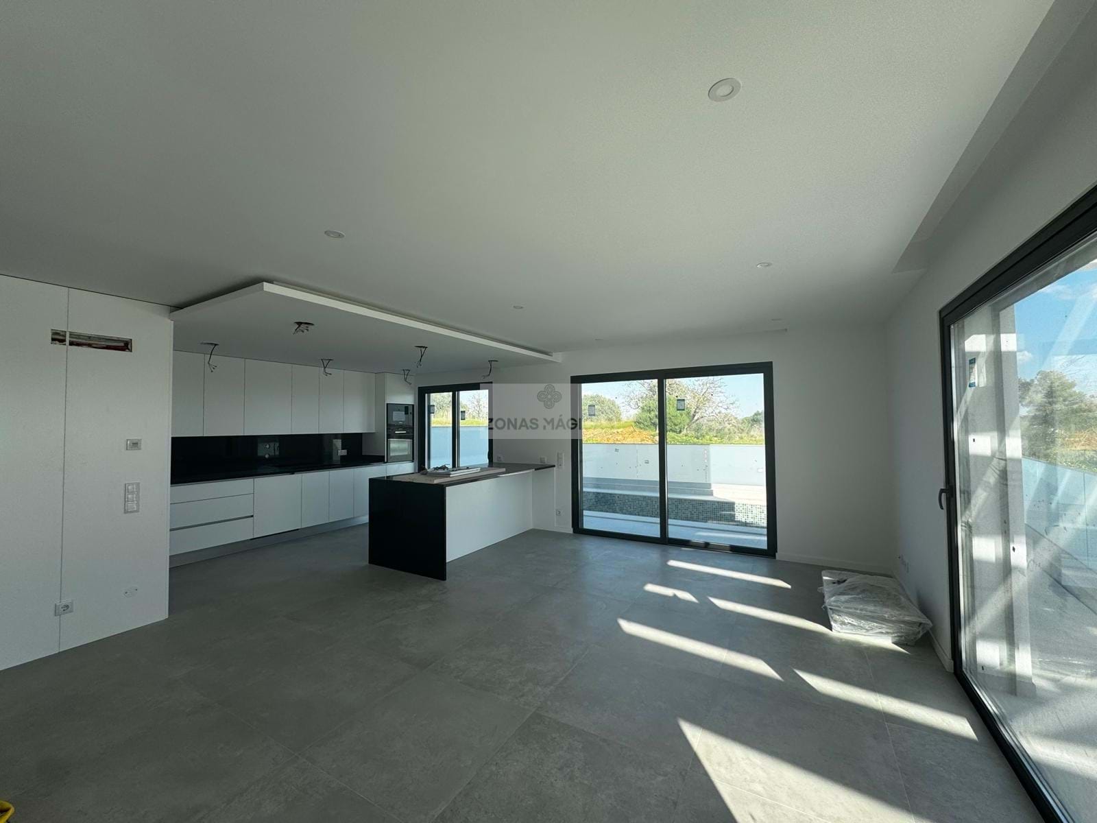 3 Bed, 4 Bath, HouseFor Sale, Mexilhoeira Grande, Portimão, Faro, 8500-120