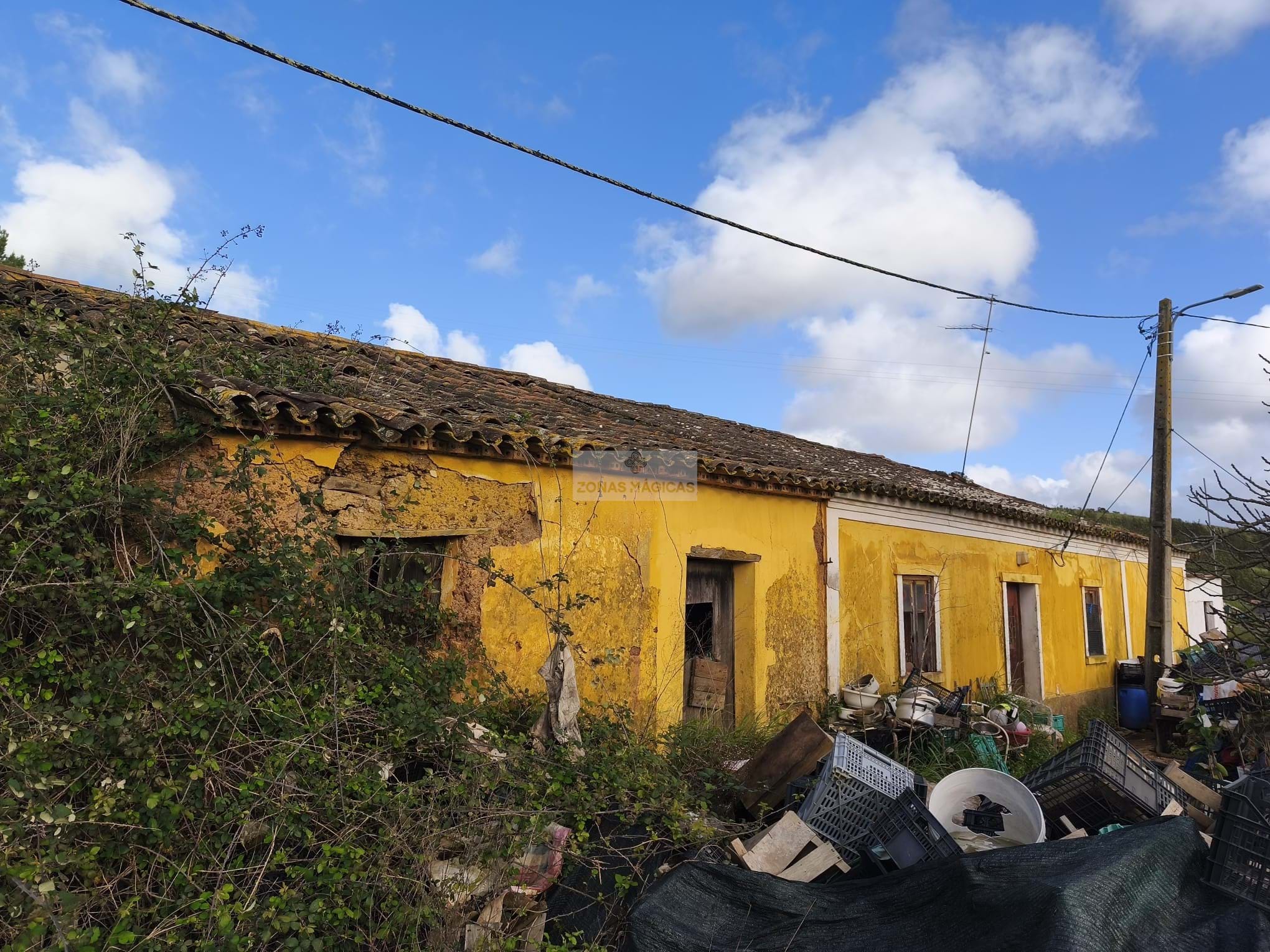 4 Bed, 1 Bath, HouseFor Sale, Monchique, Faro, 8550-128