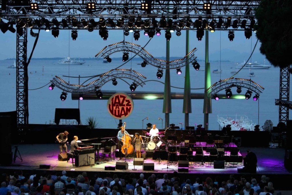 3 Bed, 2 Bath, ApartmentFor Sale, Antibes, Alpes-Maritimes