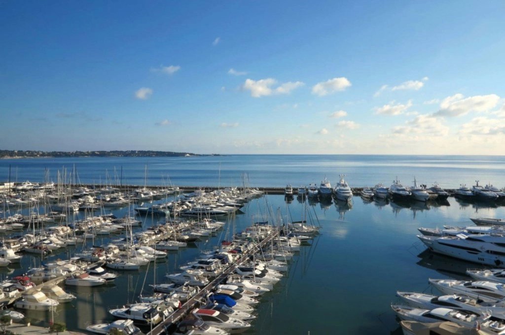 3 Bed, 2 Bath, ApartmentFor Sale, Vallauris, Alpes-Maritimes