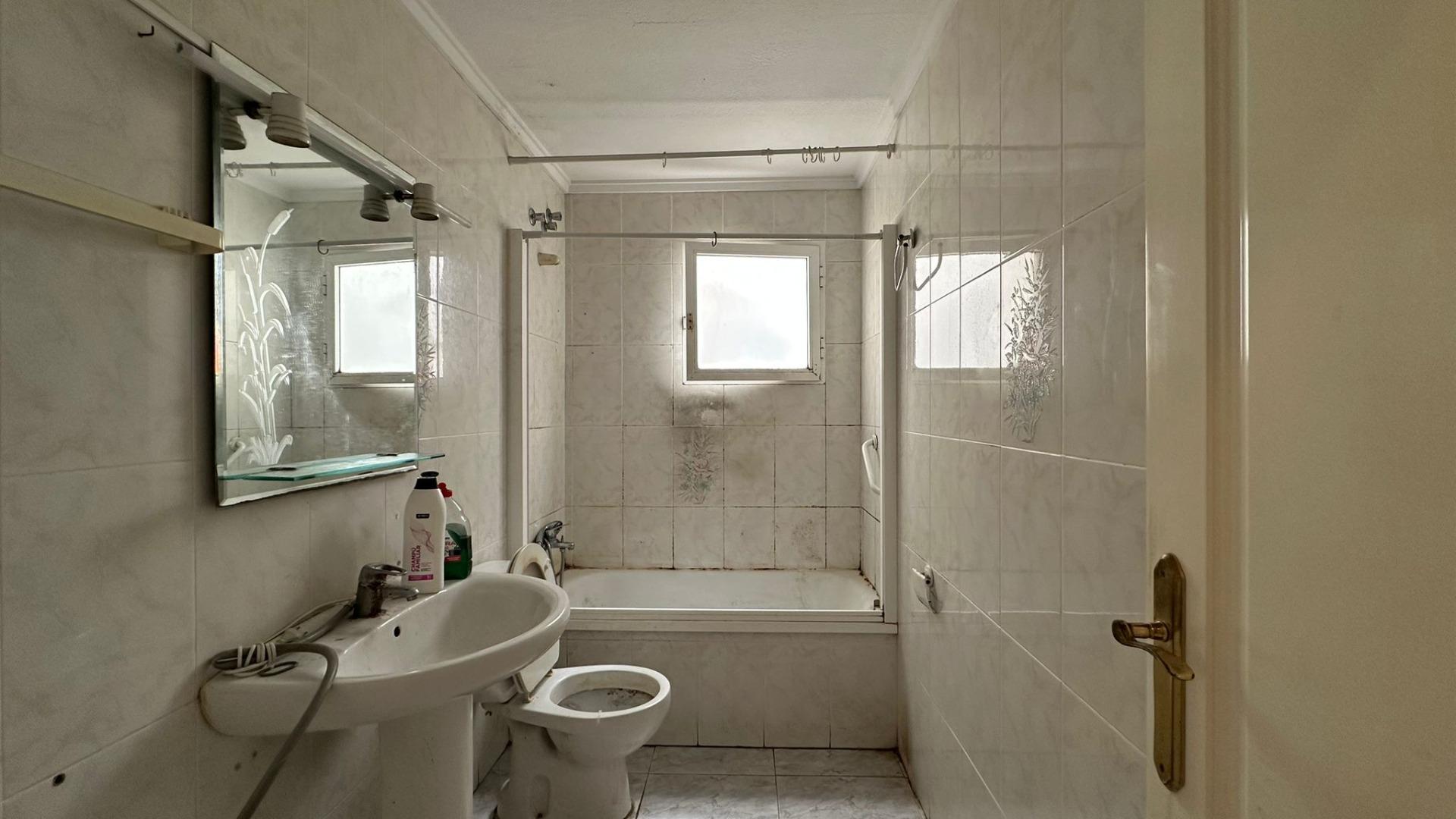 2 Bed, 1 Bath, ApartmentFor Sale, Torrevieja, Alicante