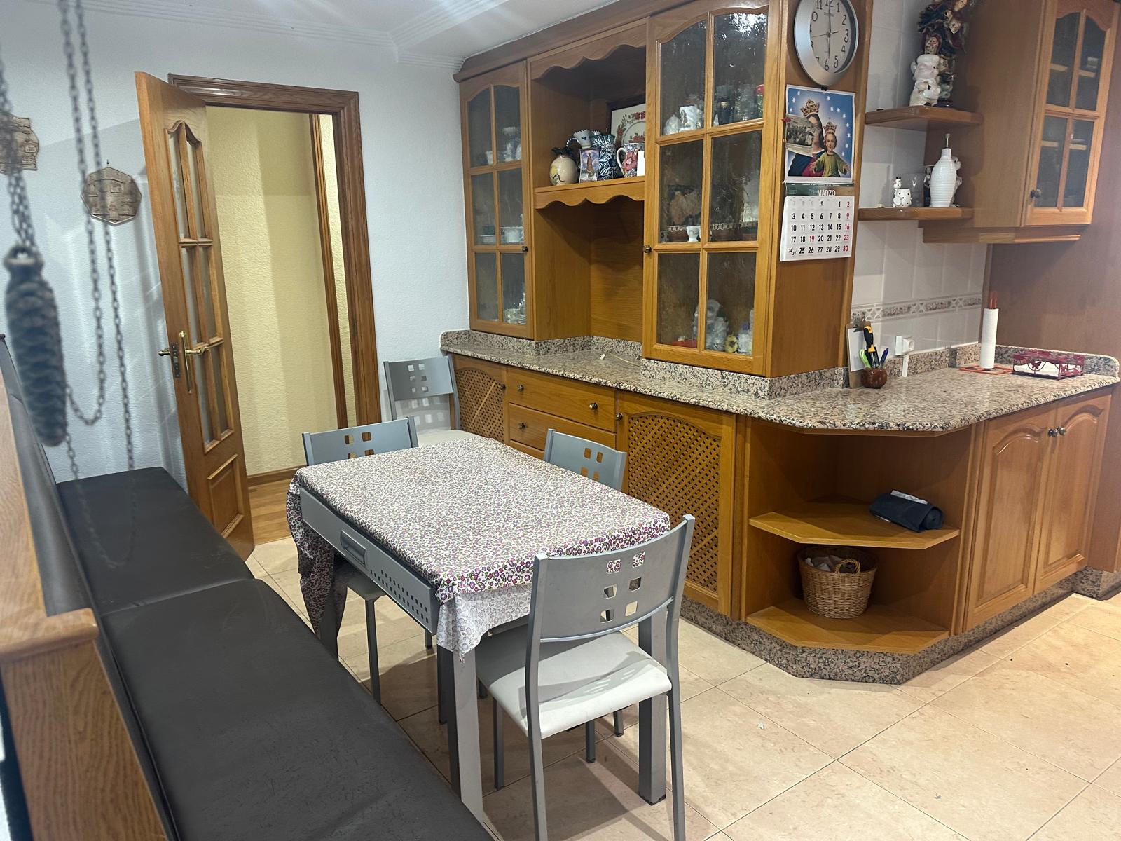 4 Bed, 2 Bath, ApartmentFor Sale, Alicante, Alicante