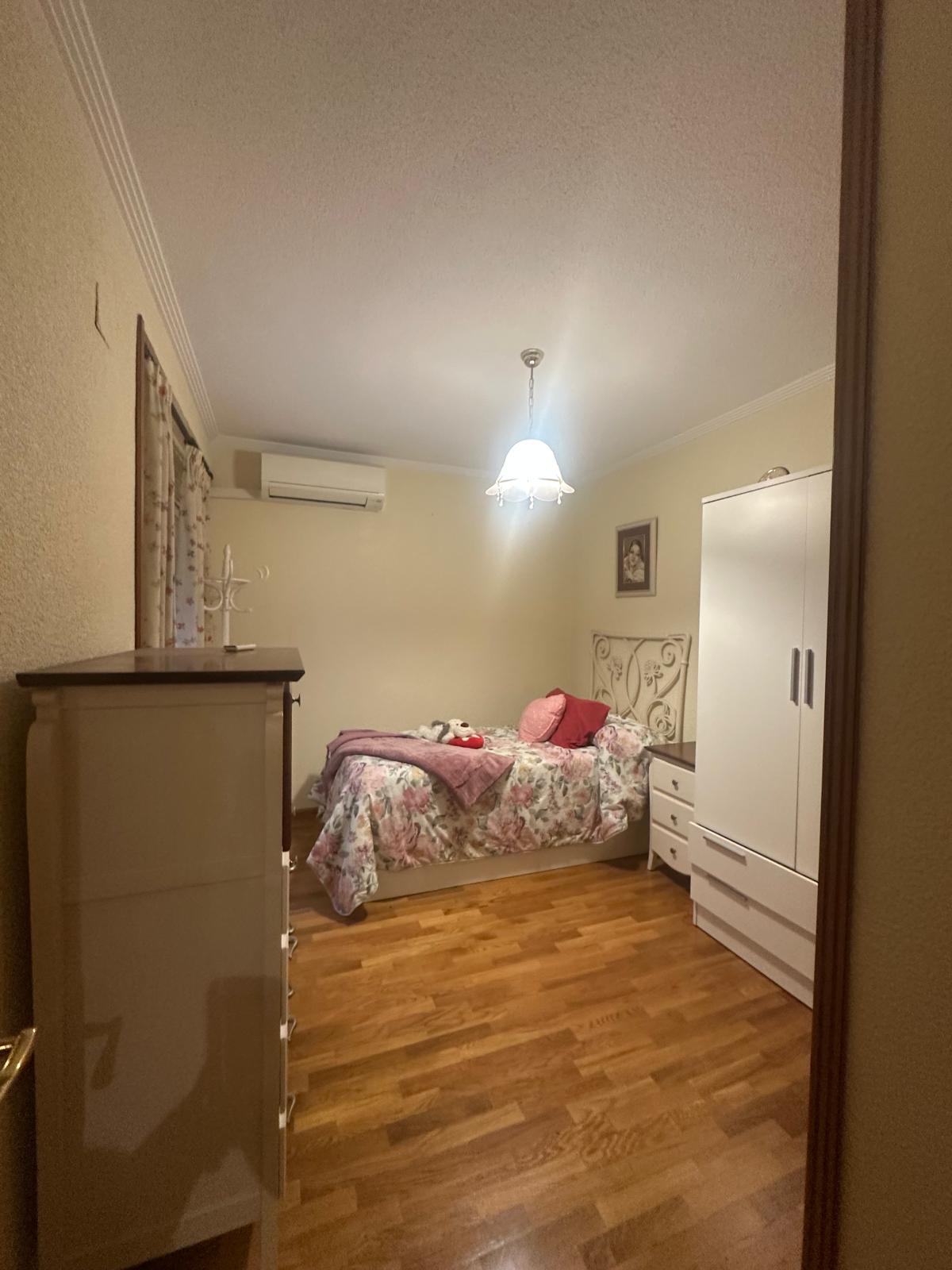 4 Bed, 2 Bath, ApartmentFor Sale, Alicante, Alicante