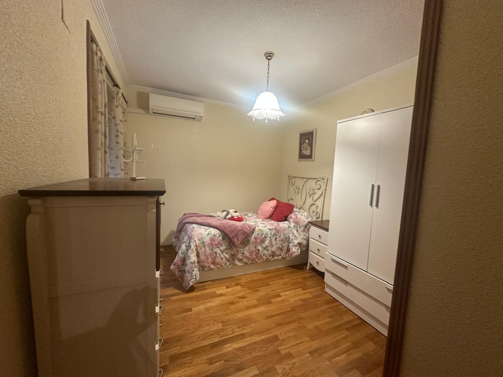 4 Bed, 2 Bath, ApartmentFor Sale, Alicante, Alicante