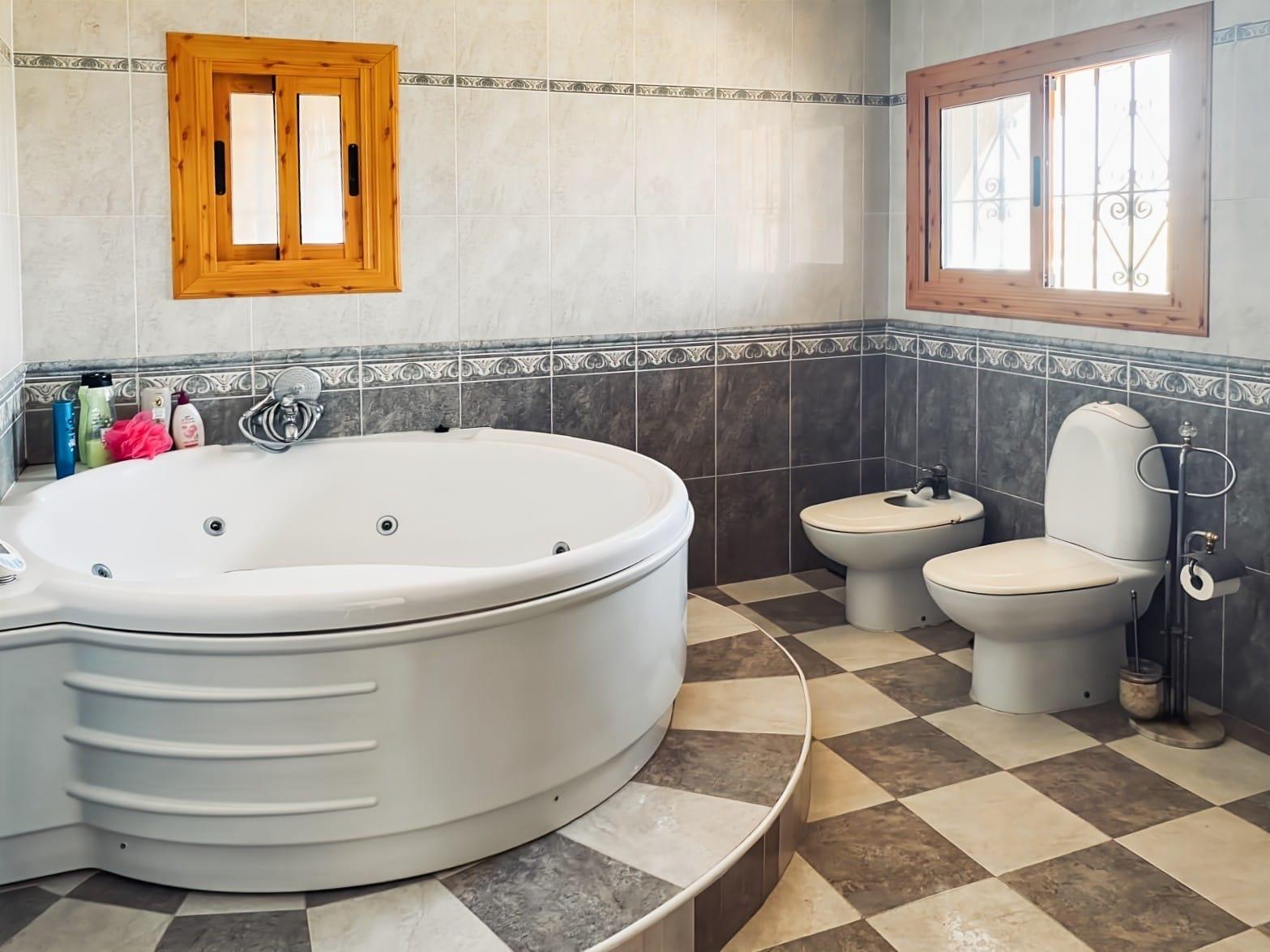 7 Bed, 3 Bath, HouseFor Sale, Torrevieja, Alicante