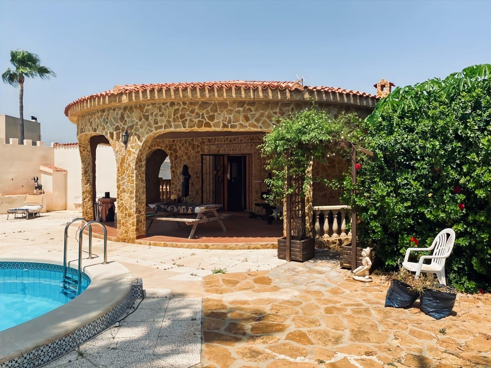 7 Bed, 3 Bath, HouseFor Sale, Torrevieja, Alicante