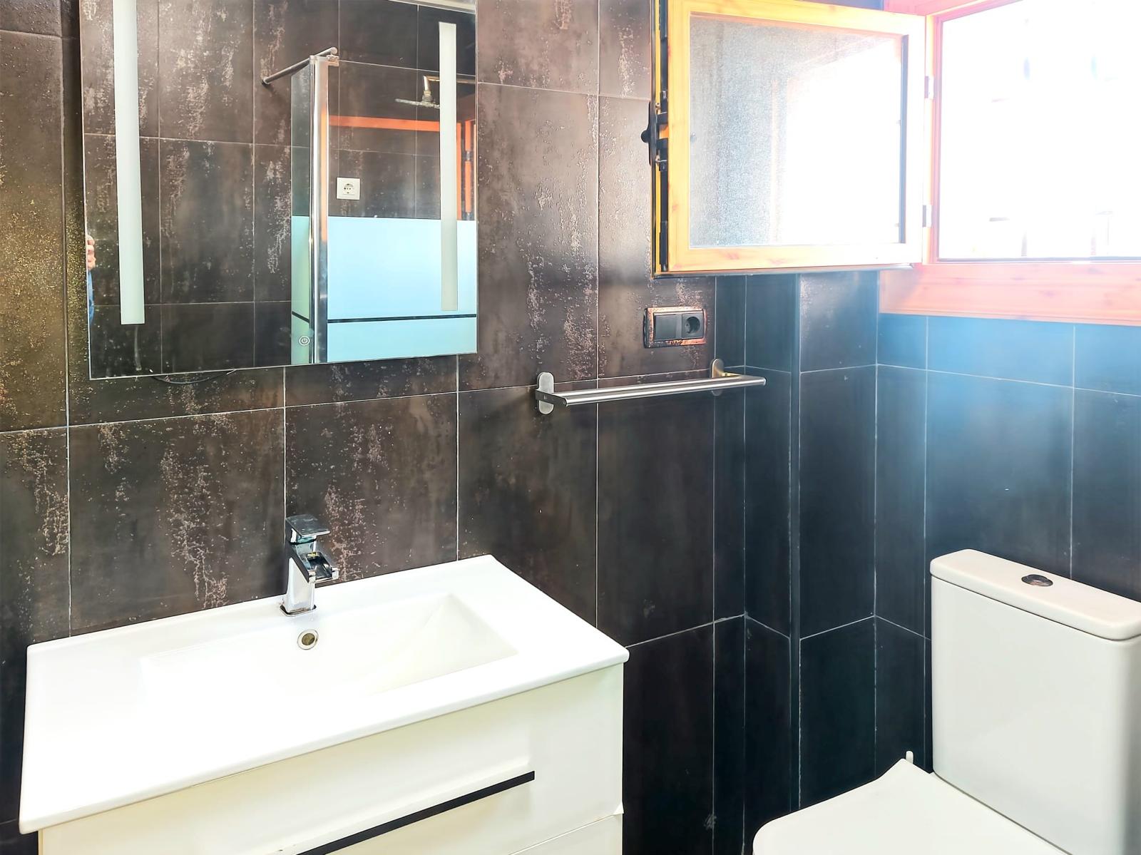 7 Bed, 3 Bath, HouseFor Sale, Torrevieja, Alicante