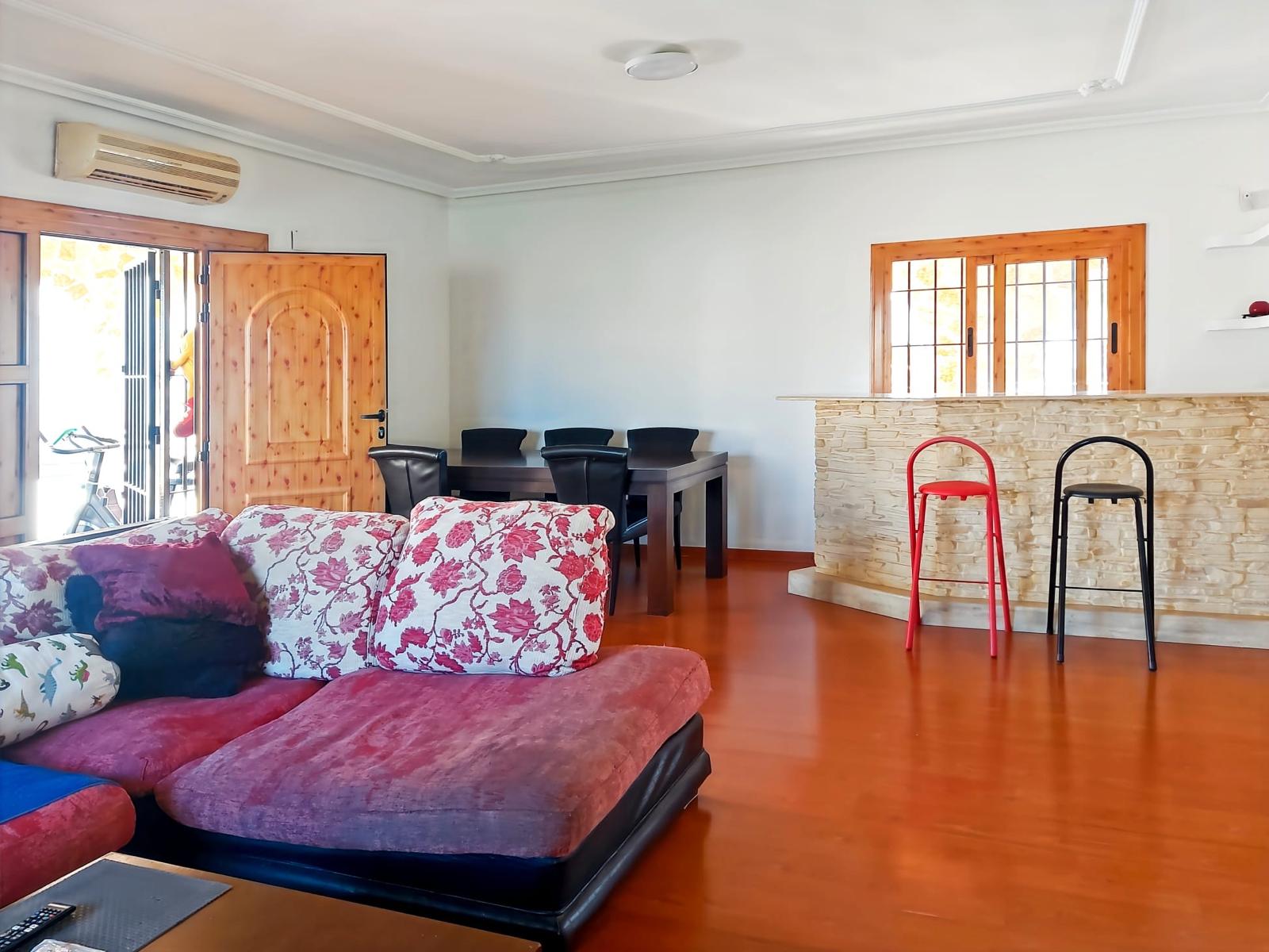 7 Bed, 3 Bath, HouseFor Sale, Torrevieja, Alicante