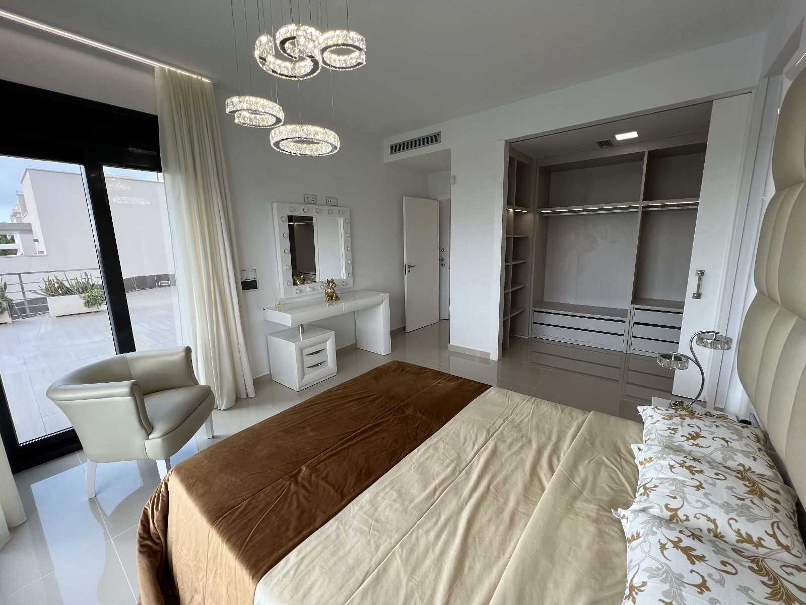 5 Bed, 3 Bath, HouseFor Sale, San Miguel de Salinas, Alicante