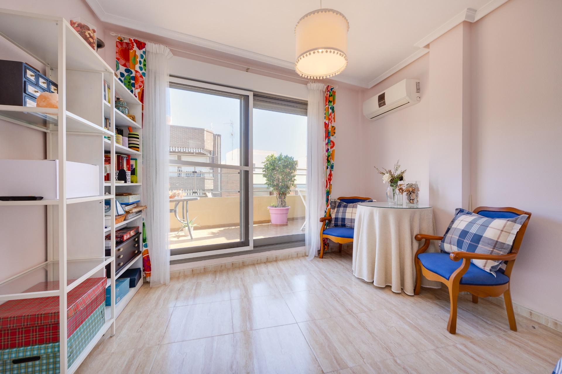 2 Bed, 1 Bath, ApartmentFor Sale, Torrevieja, Alicante