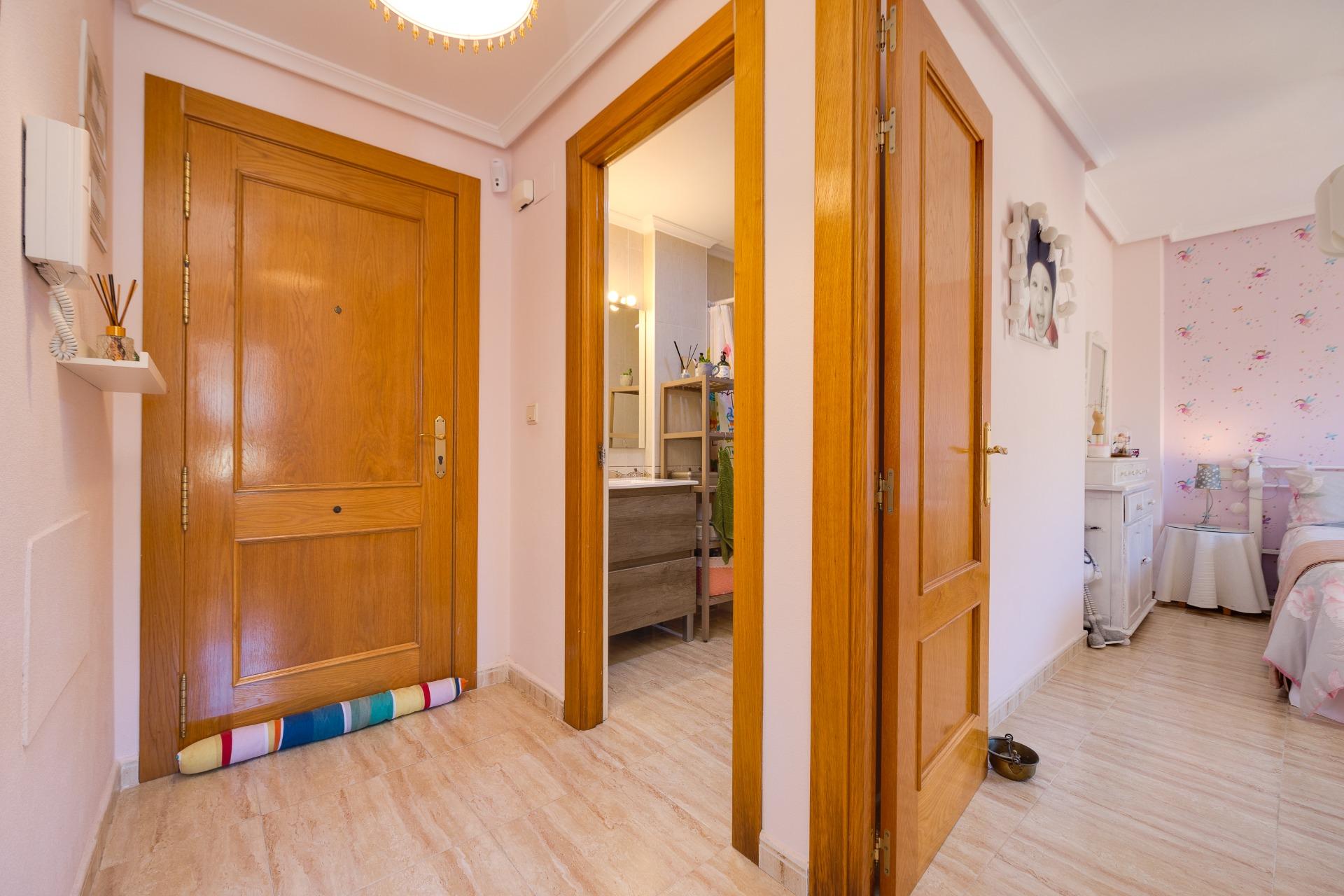 2 Bed, 1 Bath, ApartmentFor Sale, Torrevieja, Alicante