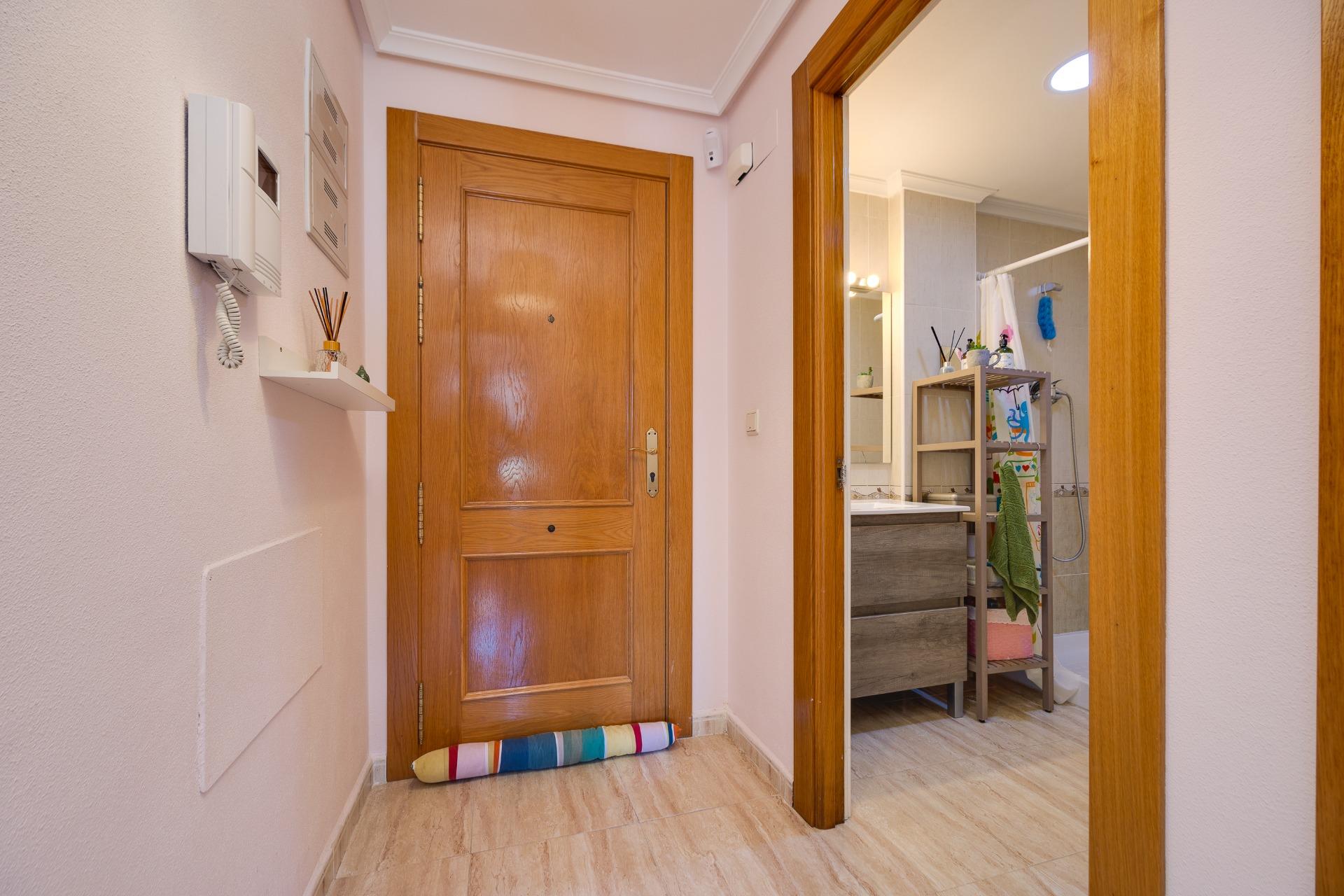 2 Bed, 1 Bath, ApartmentFor Sale, Torrevieja, Alicante