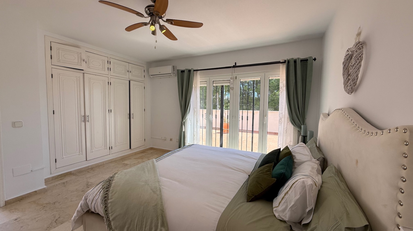 4 Bed, 2 Bath, HouseFor Sale, Orihuela, Alicante