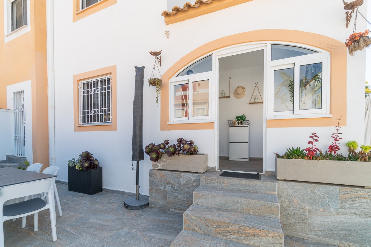 2 Bed, 2 Bath, HouseFor Sale, Torrevieja, Alicante