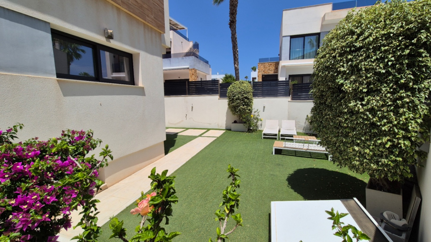 4 Bed, 4 Bath, HouseFor Sale, Torrevieja, Alicante