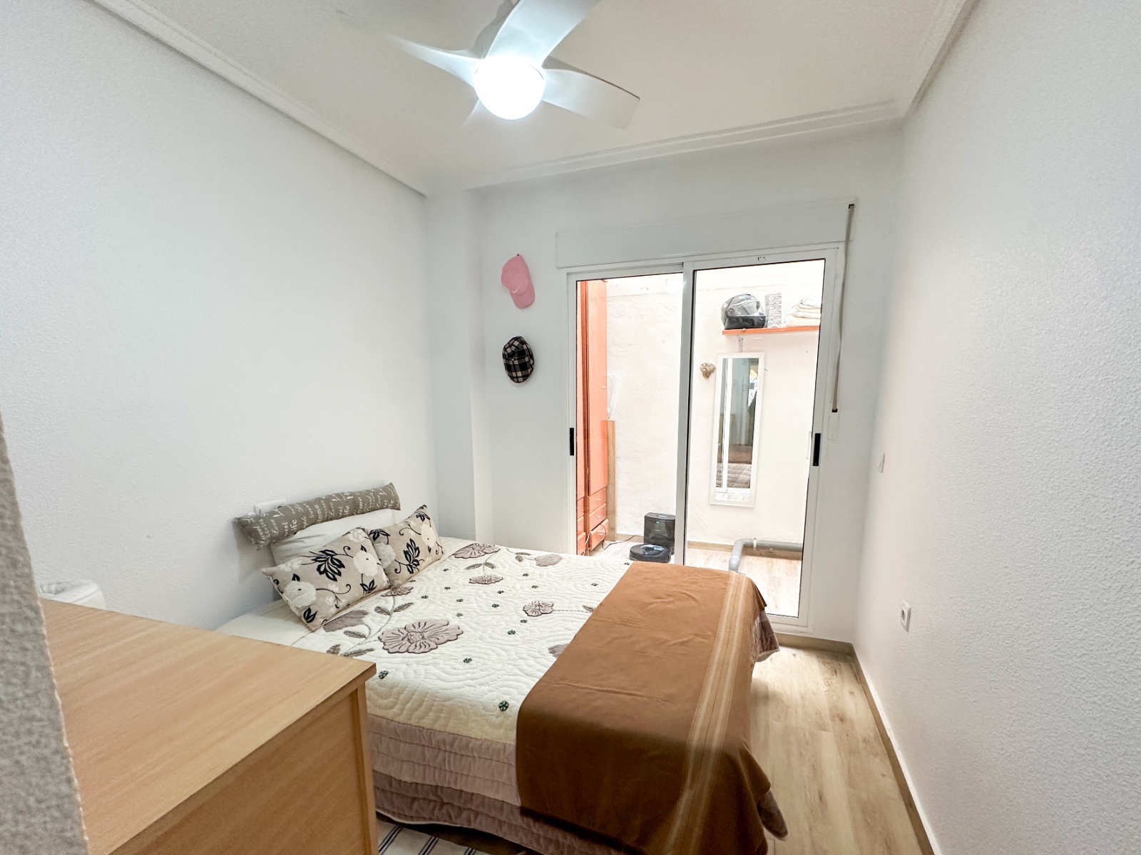 2 Bed, 1 Bath, ApartmentFor Sale, Torrevieja, Alicante