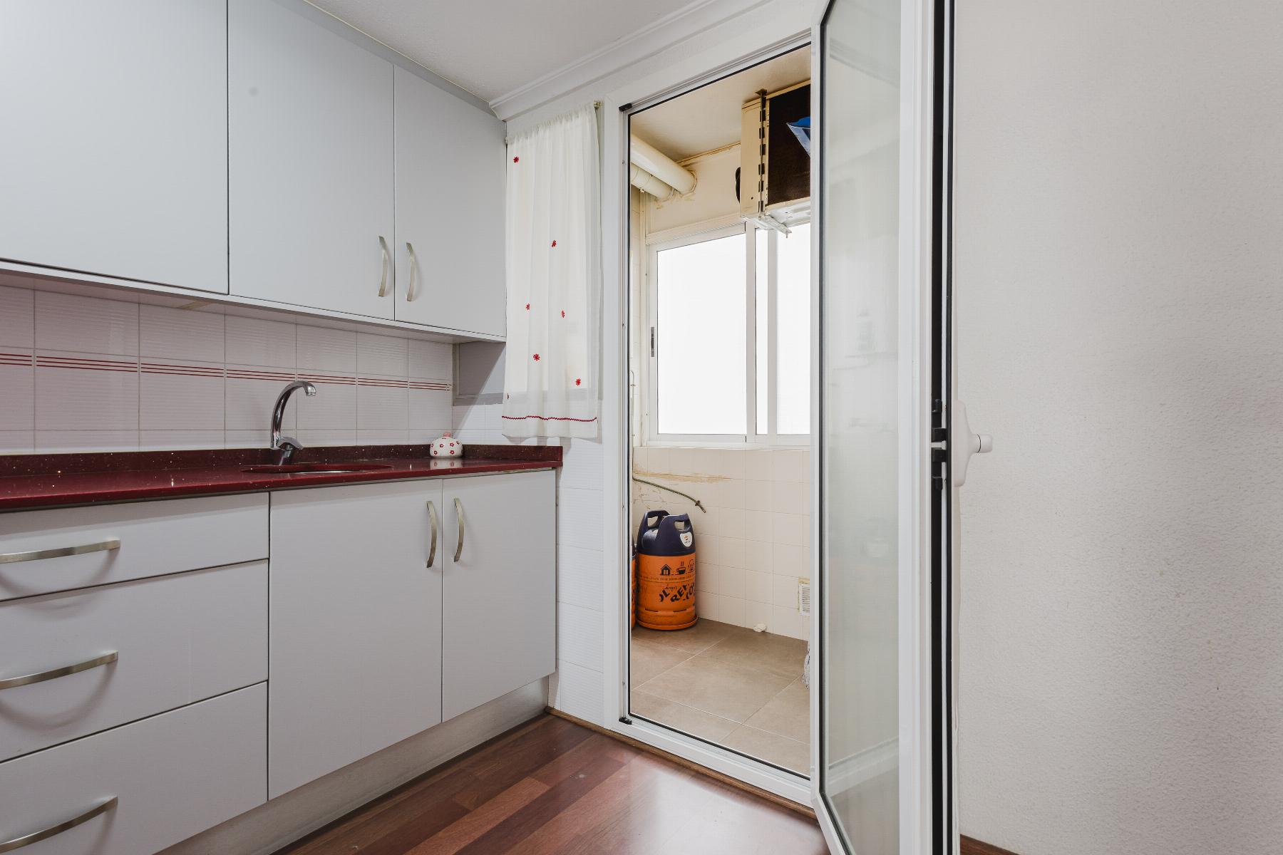 3 Bed, 2 Bath, ApartmentFor Sale, Torrevieja, Alicante