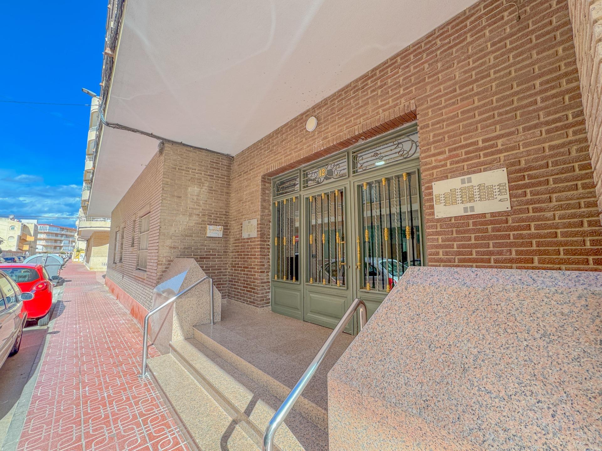 3 Bed, 1 Bath, ApartmentFor Sale, Torrevieja, Alicante