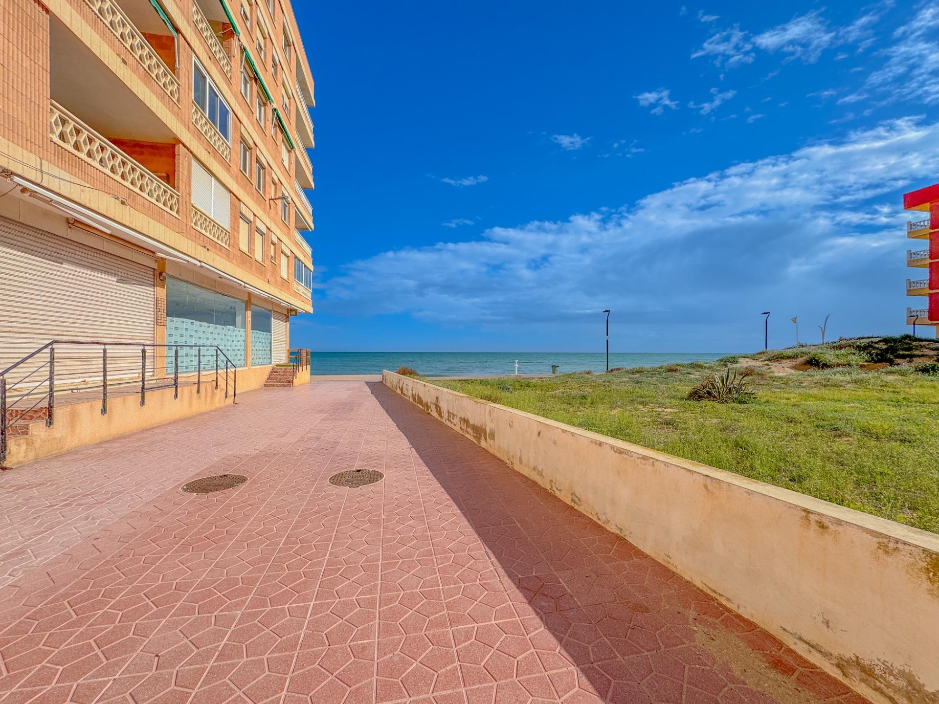 3 Bed, 1 Bath, ApartmentFor Sale, Torrevieja, Alicante