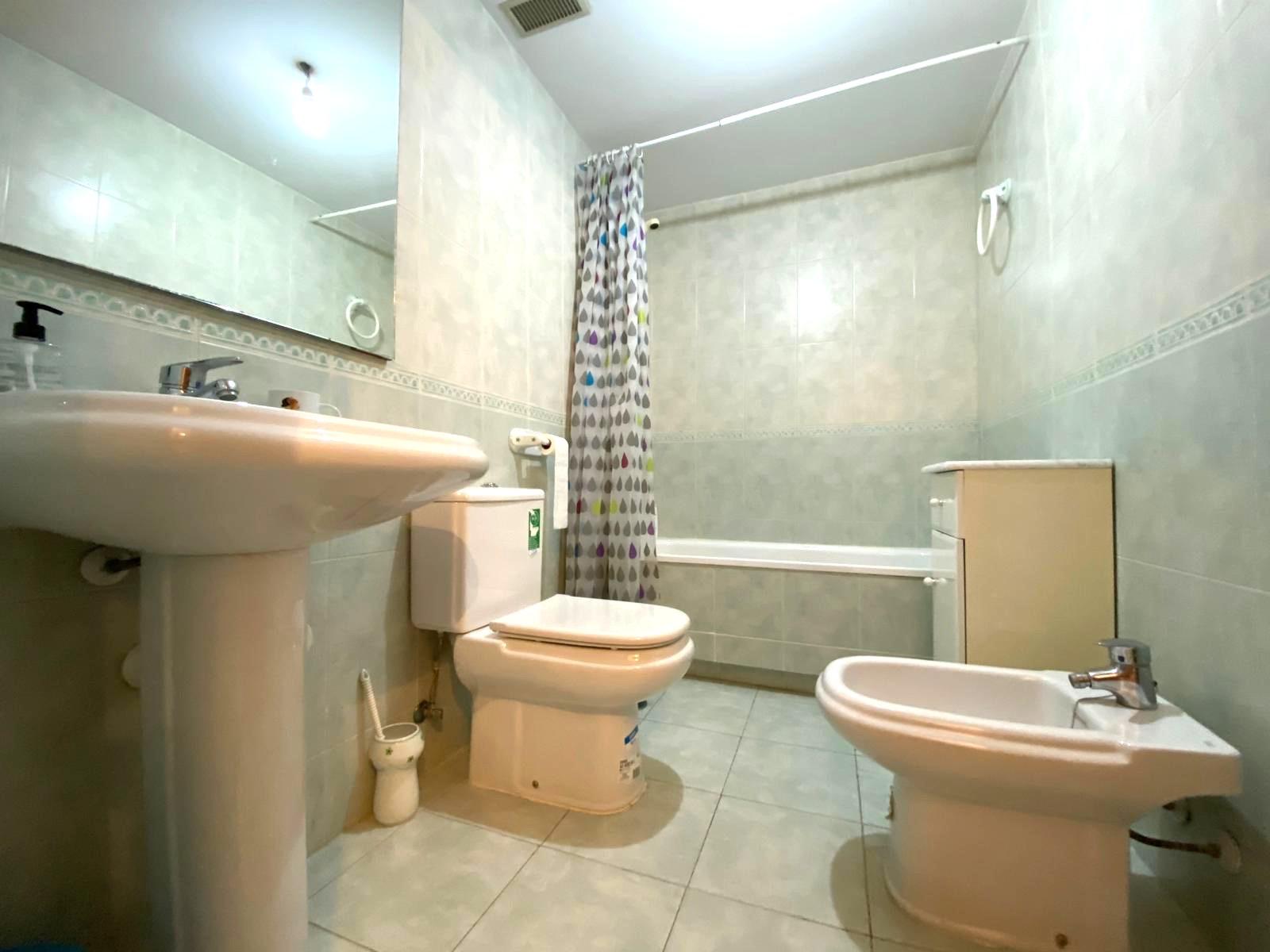 4 Bed, 2 Bath, ApartmentFor Sale, Alicante, Alicante