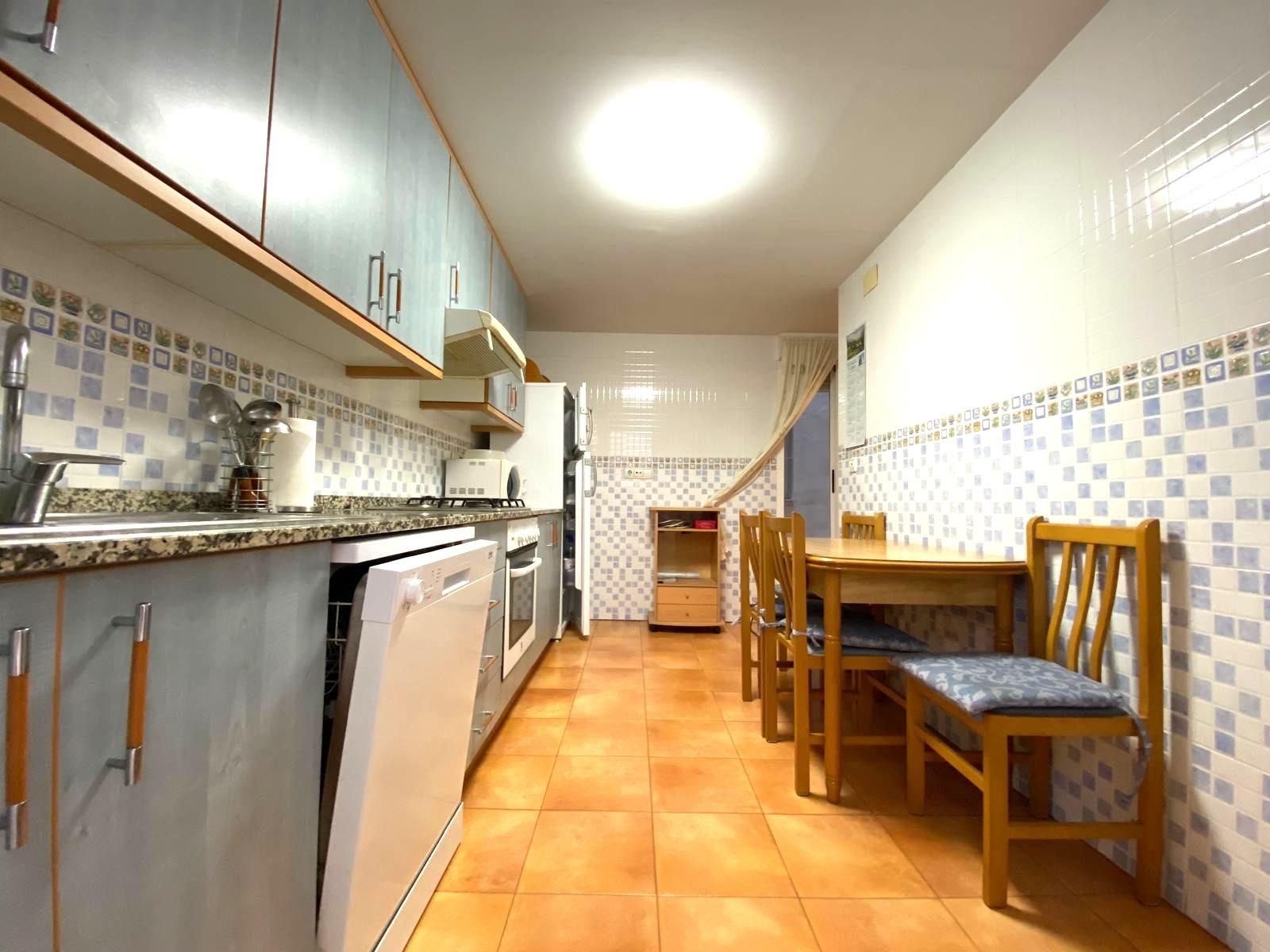 4 Bed, 2 Bath, ApartmentFor Sale, Alicante, Alicante