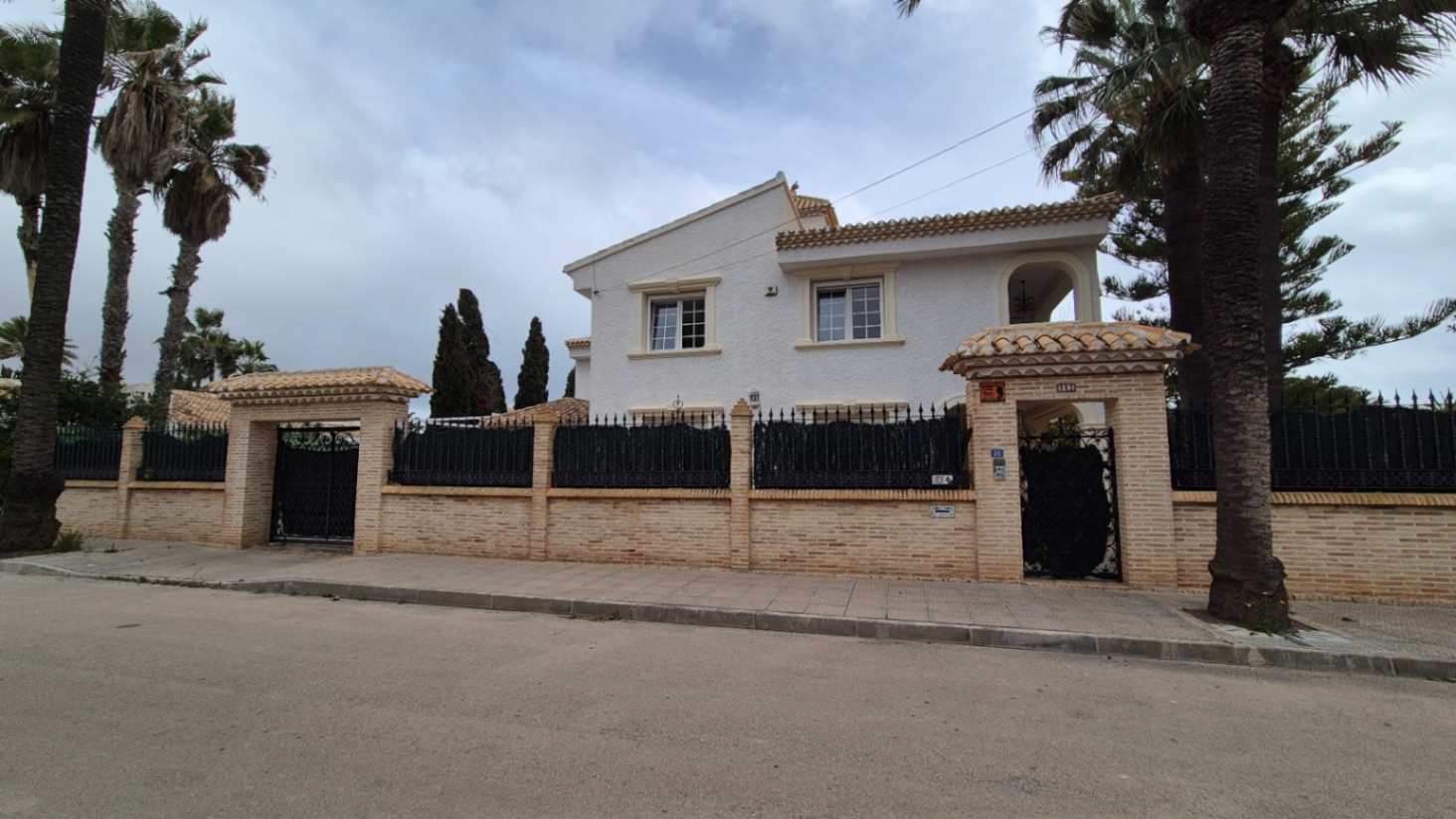 7 Bed, 3 Bath, HouseFor Sale, Orihuela, Alicante
