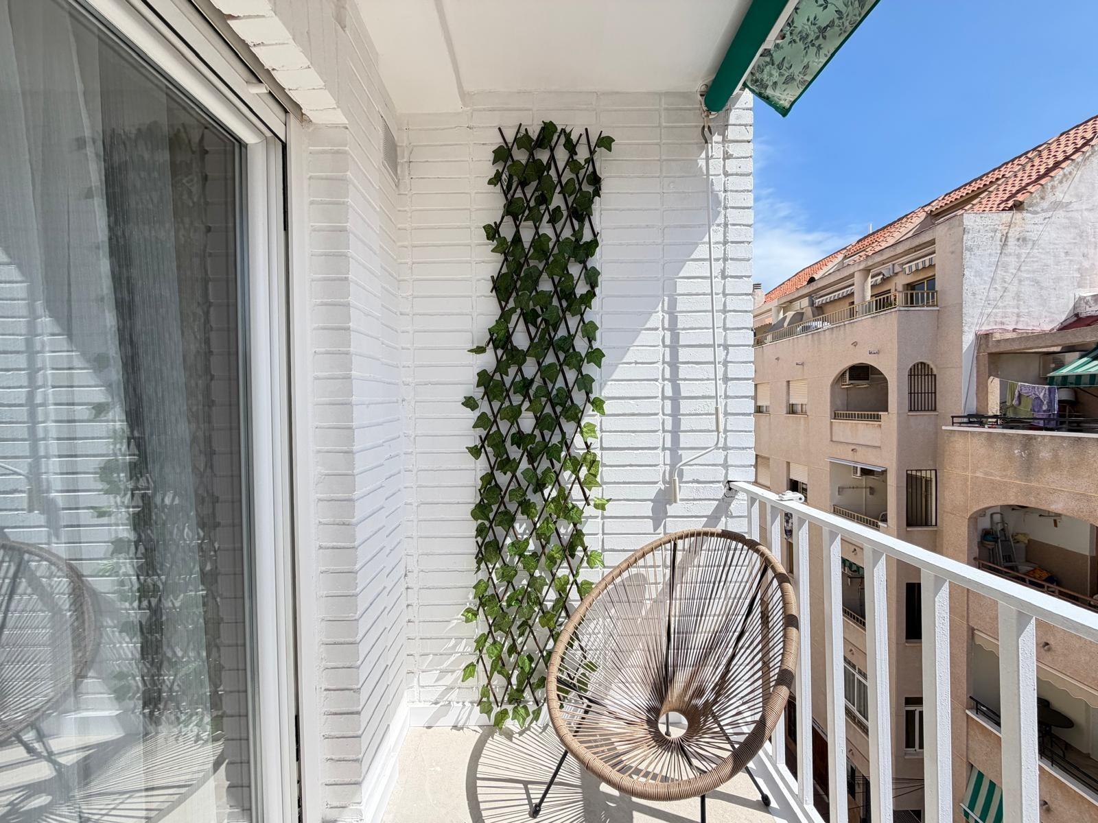 3 Bed, 1 Bath, ApartmentFor Sale, Torrevieja, Alicante