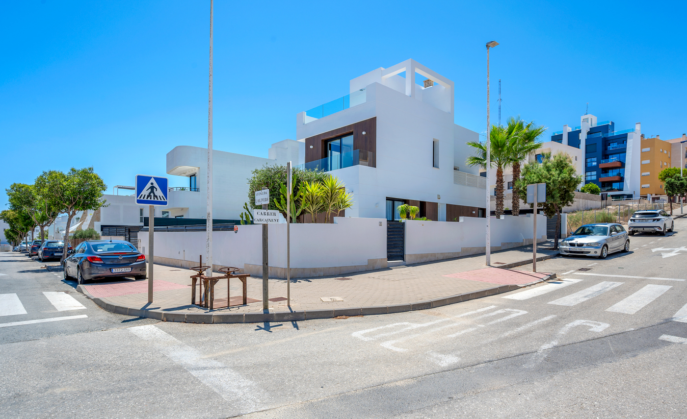 4 Bed, 3 Bath, HouseFor Sale, Guardamar Del Segura, Alicante
