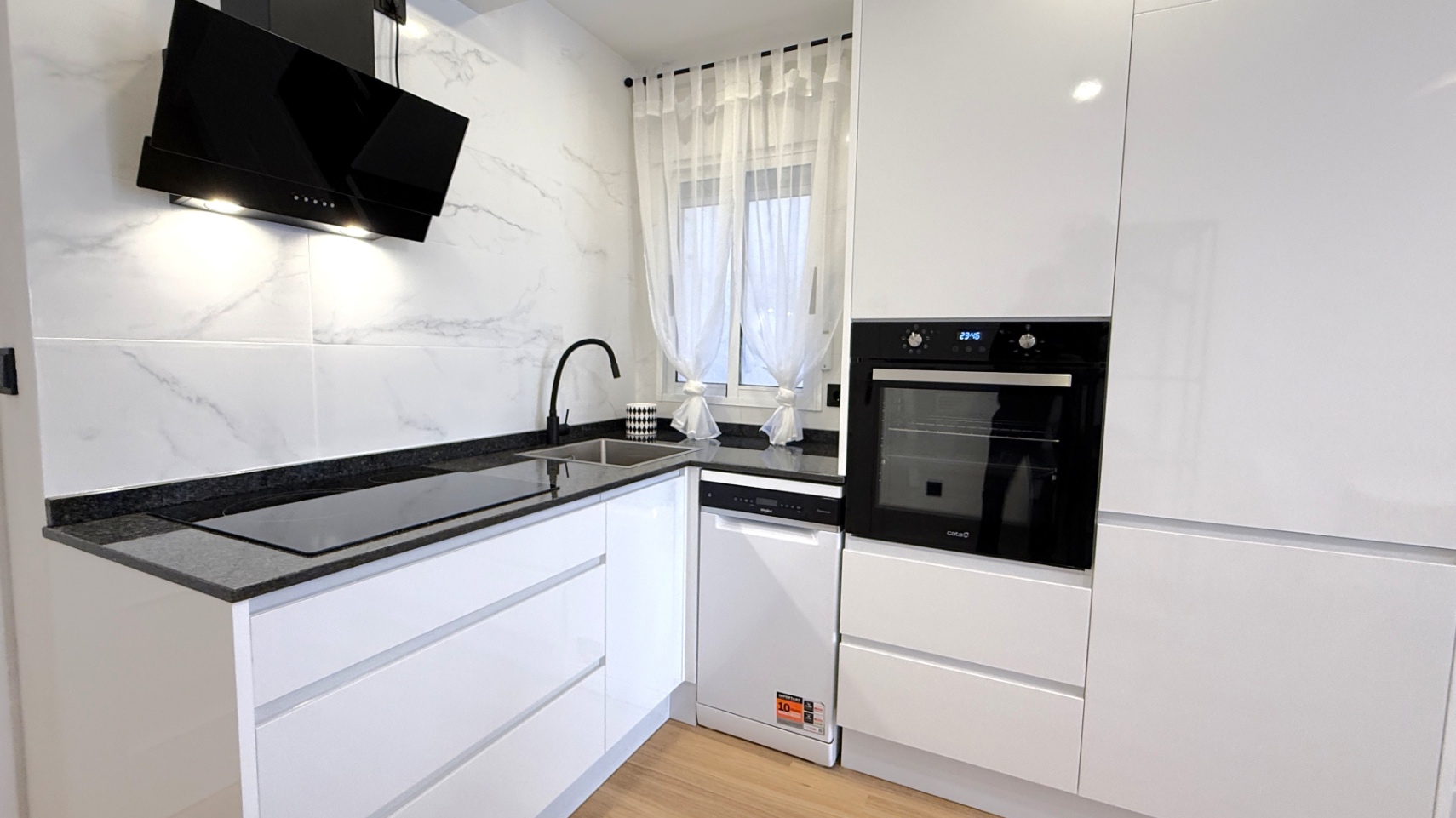 2 Bed, 1 Bath, ApartmentFor Sale, Torrevieja, Alicante