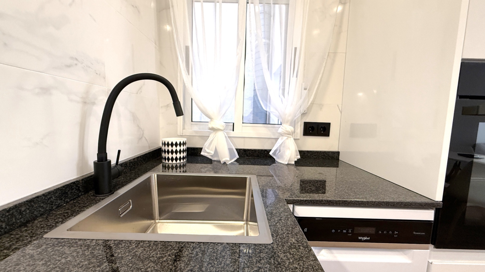 2 Bed, 1 Bath, ApartmentFor Sale, Torrevieja, Alicante