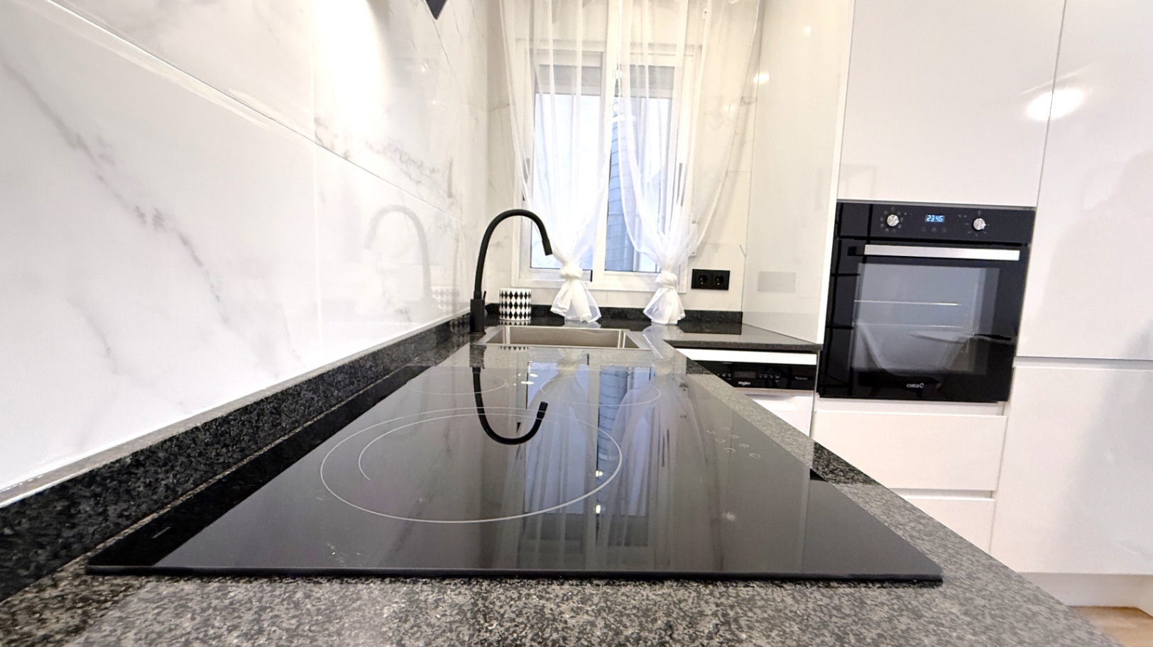 2 Bed, 1 Bath, ApartmentFor Sale, Torrevieja, Alicante