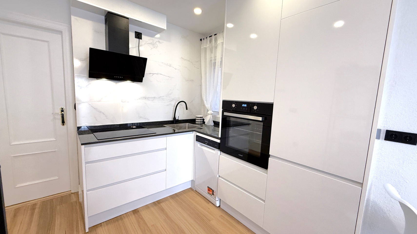 2 Bed, 1 Bath, ApartmentFor Sale, Torrevieja, Alicante