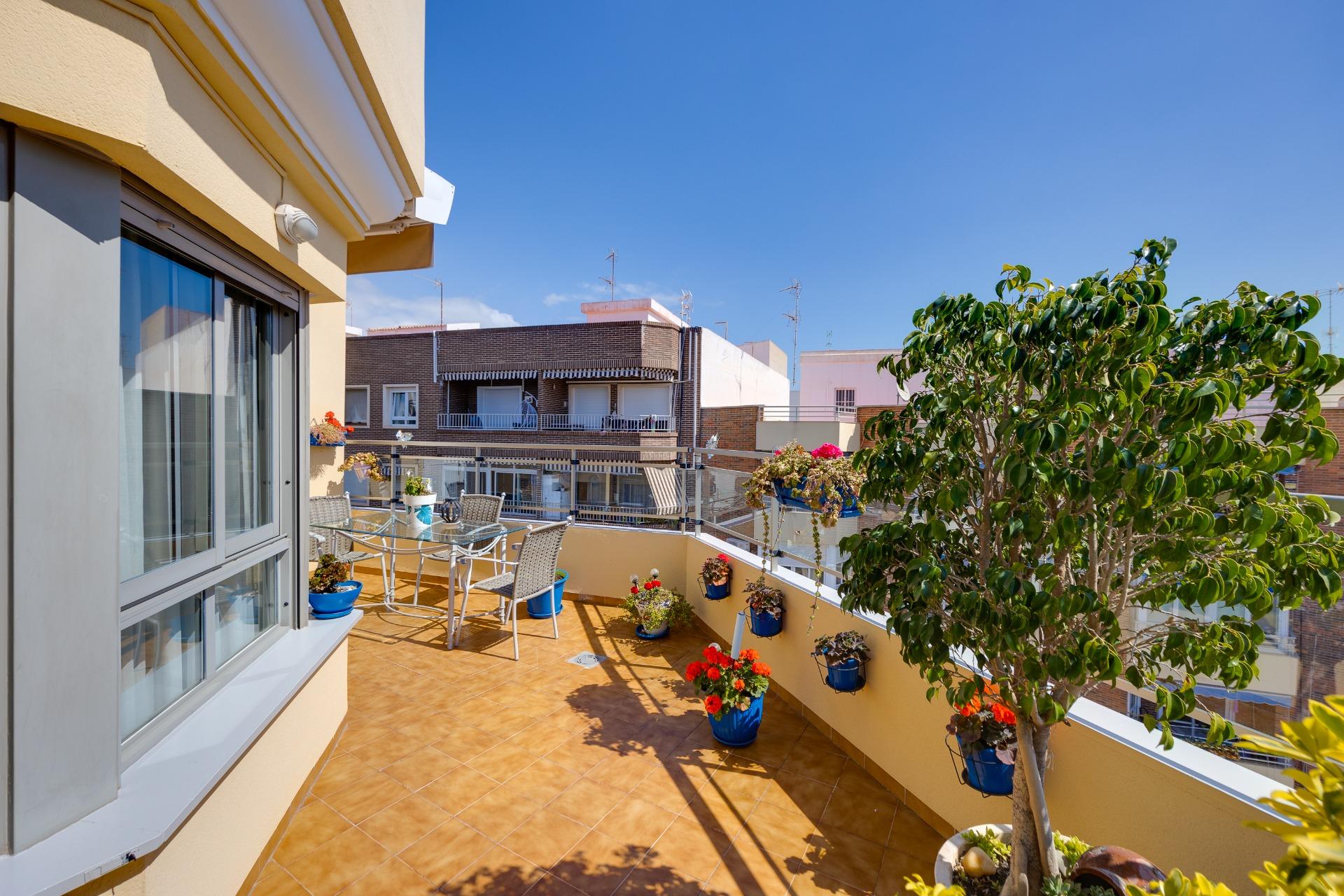 2 Bed, 1 Bath, ApartmentFor Sale, Torrevieja, Alicante