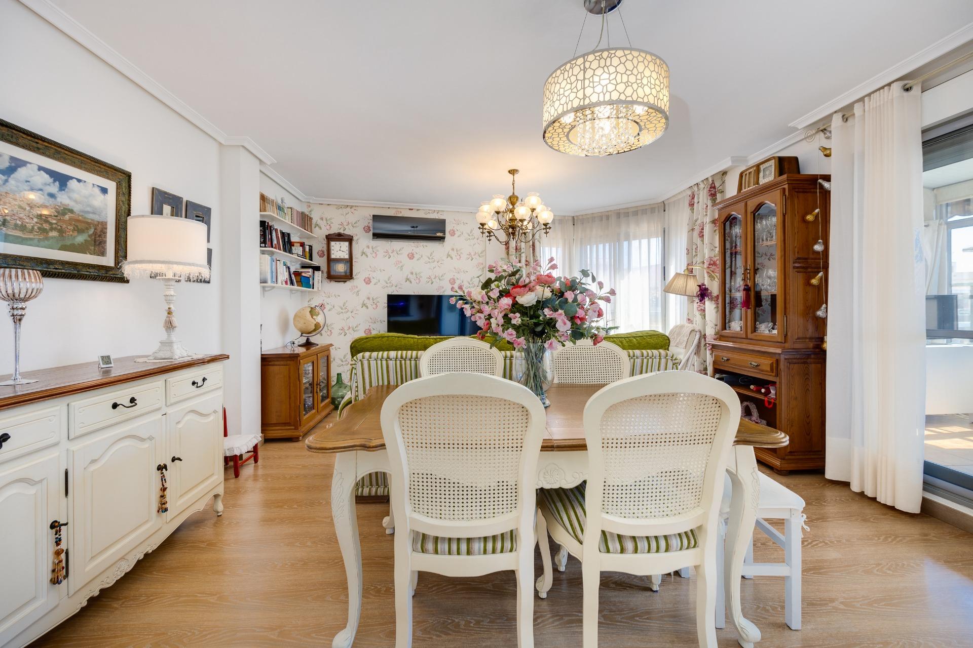 2 Bed, 1 Bath, ApartmentFor Sale, Torrevieja, Alicante