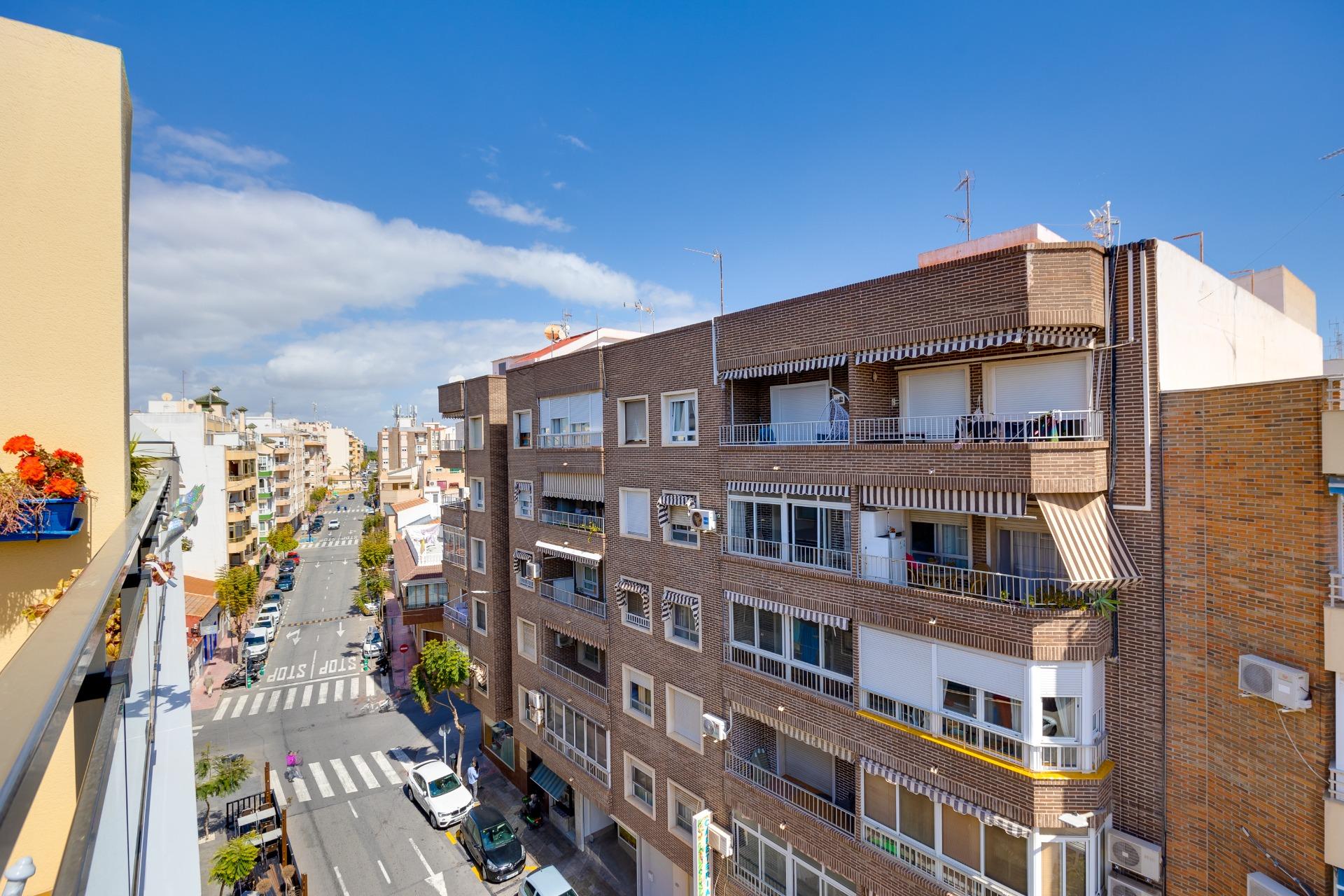 2 Bed, 1 Bath, ApartmentFor Sale, Torrevieja, Alicante