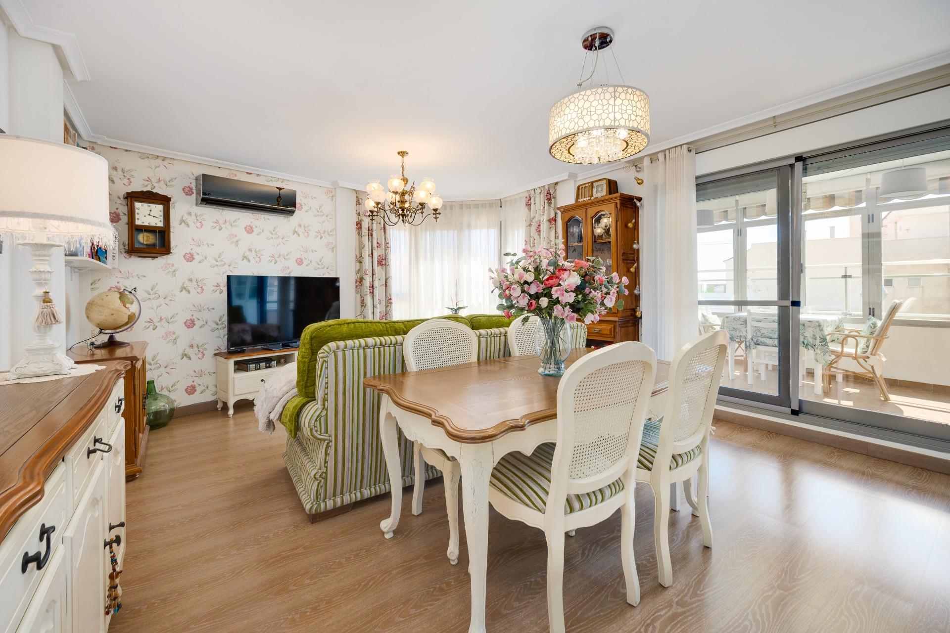 2 Bed, 1 Bath, ApartmentFor Sale, Torrevieja, Alicante