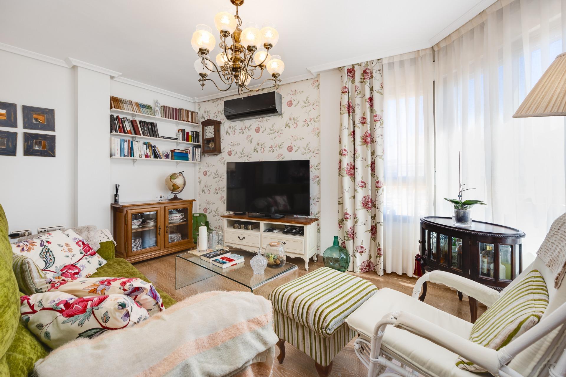 2 Bed, 1 Bath, ApartmentFor Sale, Torrevieja, Alicante