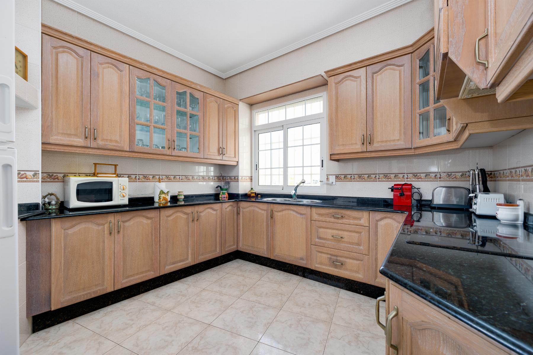 4 Bed, 2 Bath, ApartmentFor Sale, Torrevieja, Alicante