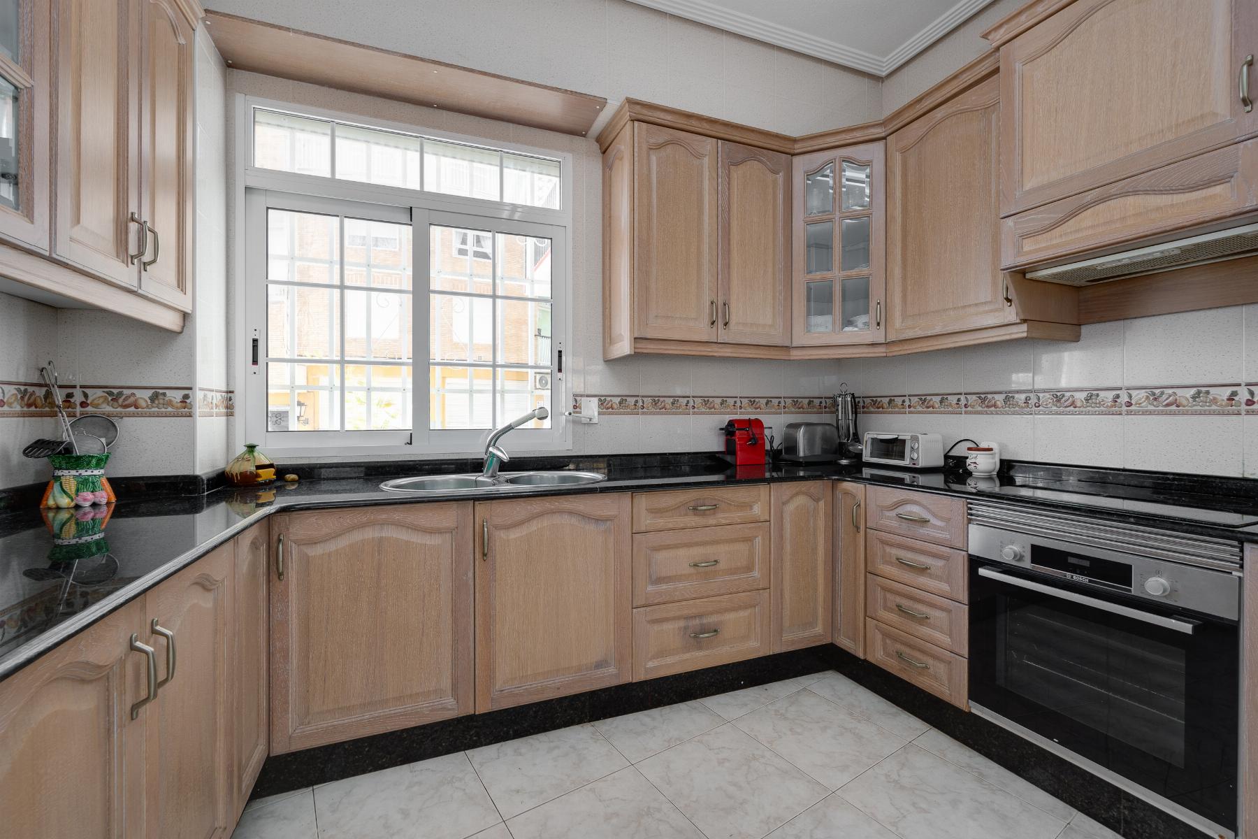 4 Bed, 2 Bath, ApartmentFor Sale, Torrevieja, Alicante