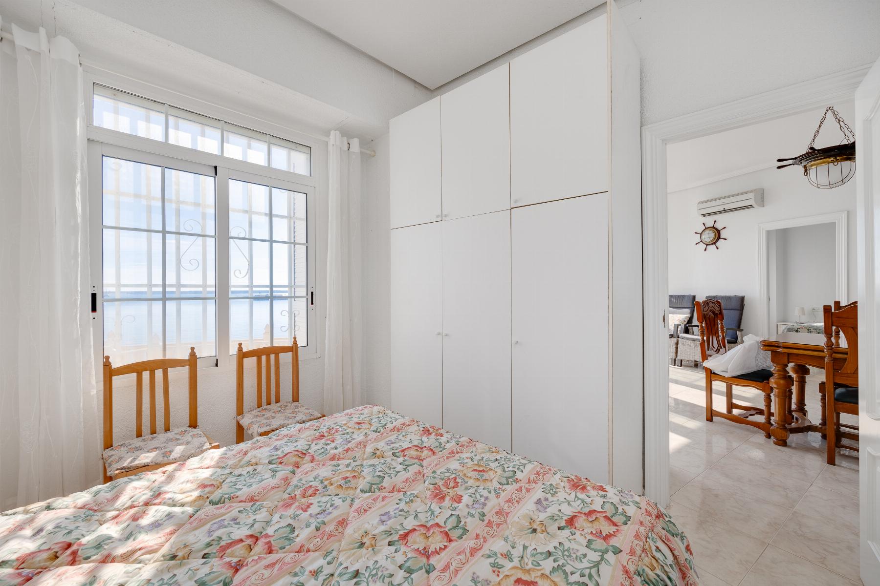 4 Bed, 2 Bath, ApartmentFor Sale, Torrevieja, Alicante