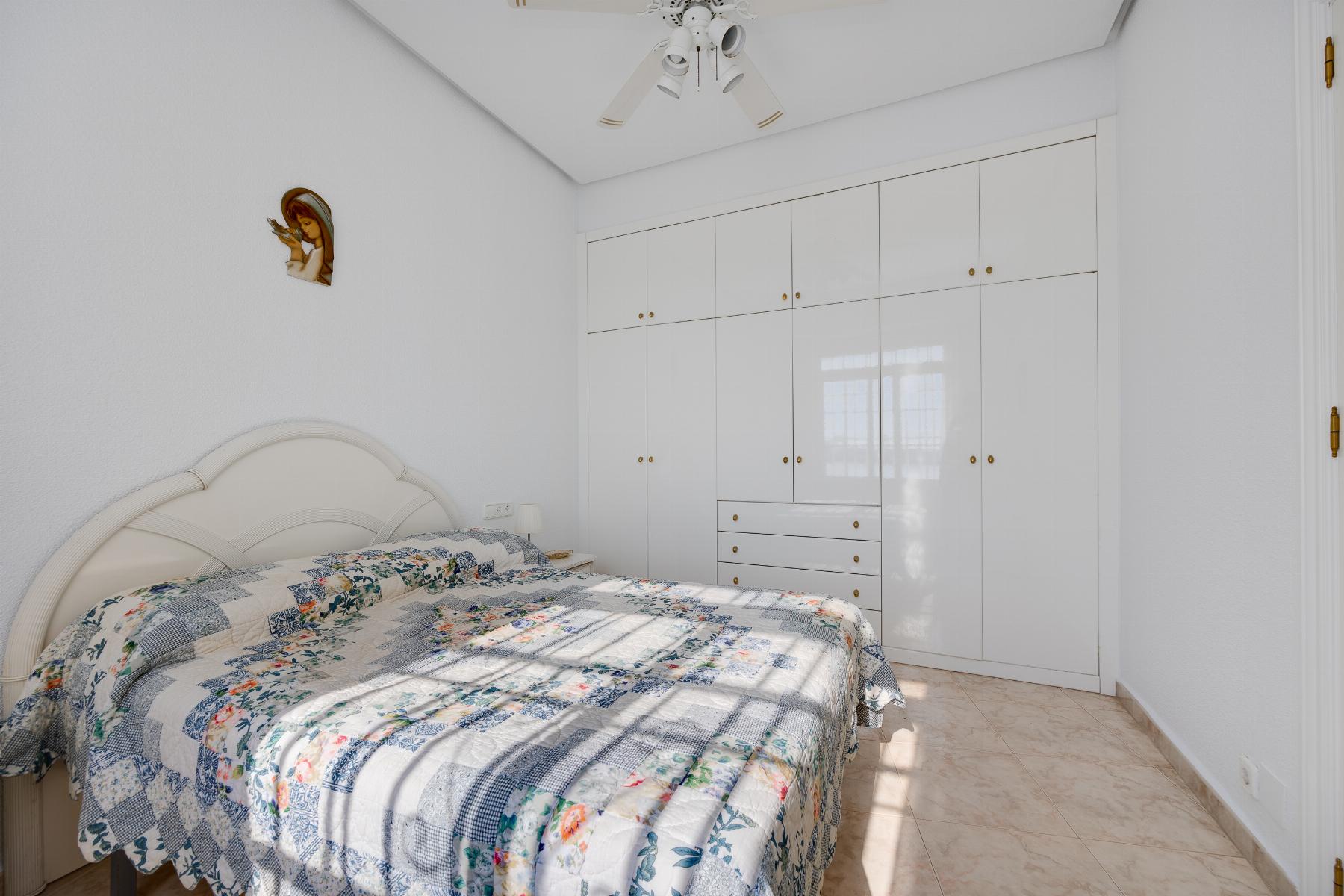 4 Bed, 2 Bath, ApartmentFor Sale, Torrevieja, Alicante