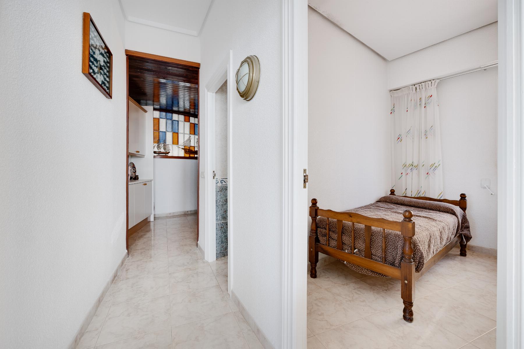 4 Bed, 2 Bath, ApartmentFor Sale, Torrevieja, Alicante