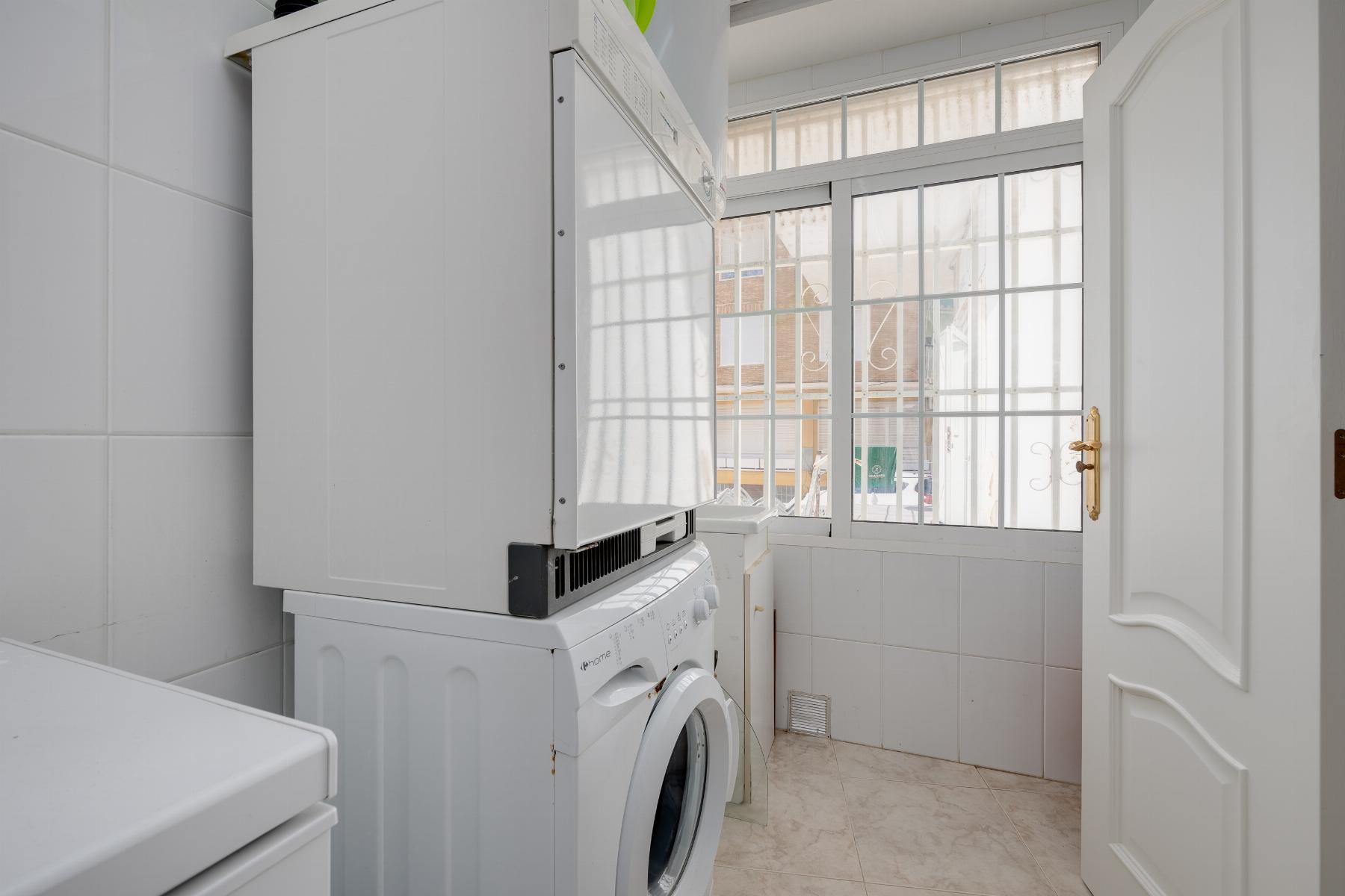 4 Bed, 2 Bath, ApartmentFor Sale, Torrevieja, Alicante